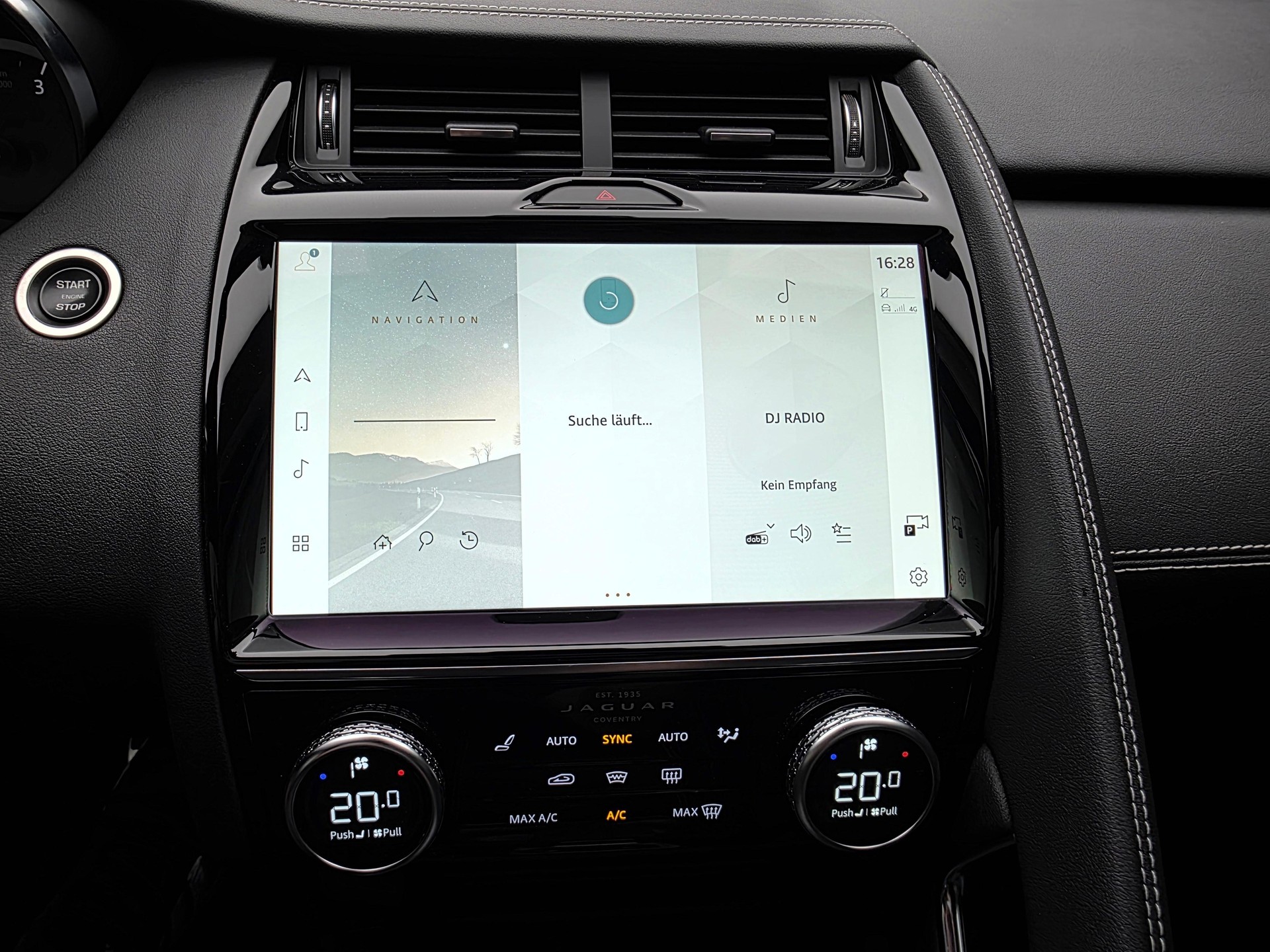 JAGUAR E-Pace 2.0 D I4 200 R-Dynamic Black AWD-image-12