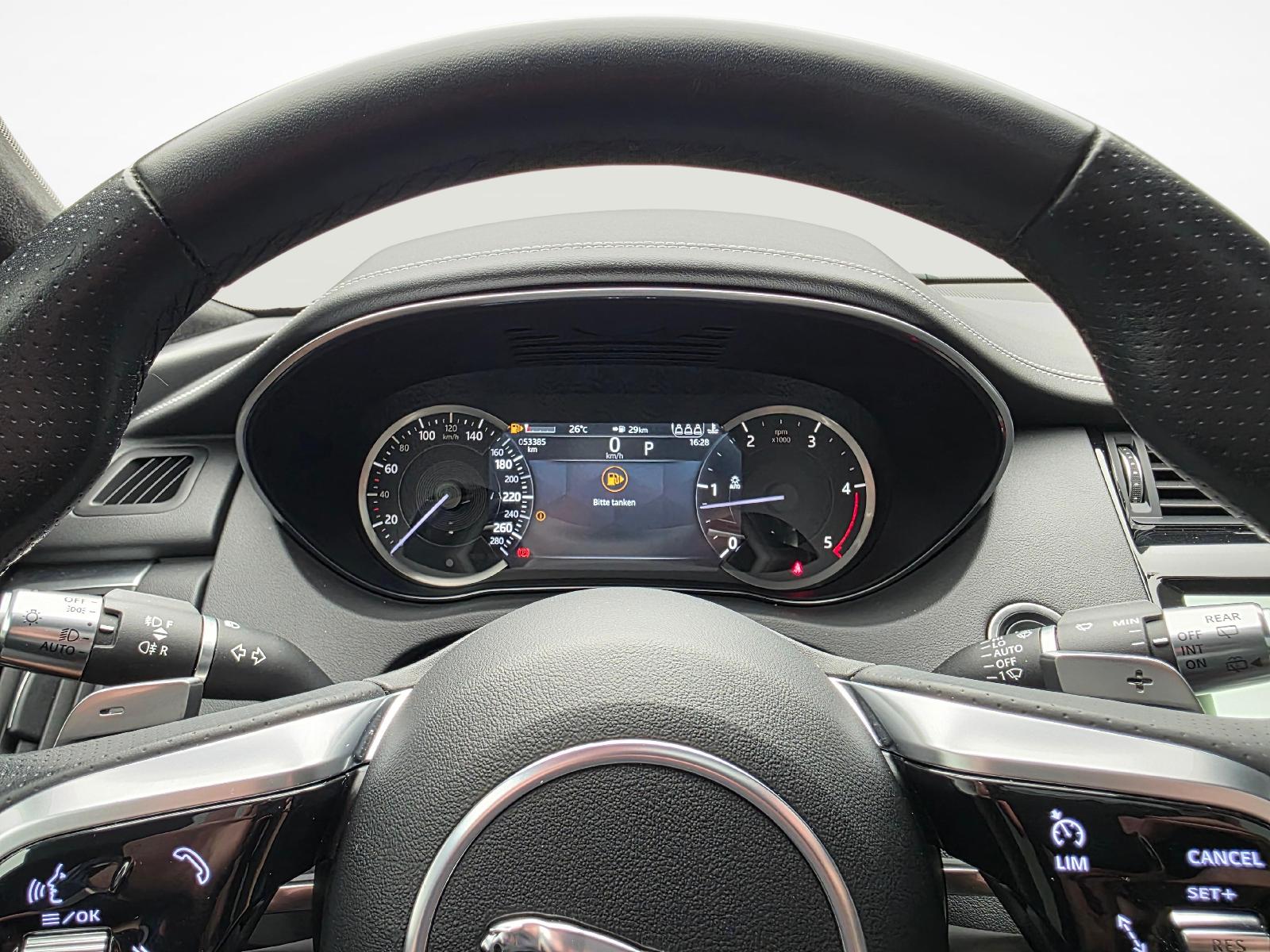 JAGUAR E-Pace 2.0 D I4 200 R-Dynamic Black AWD-image-8