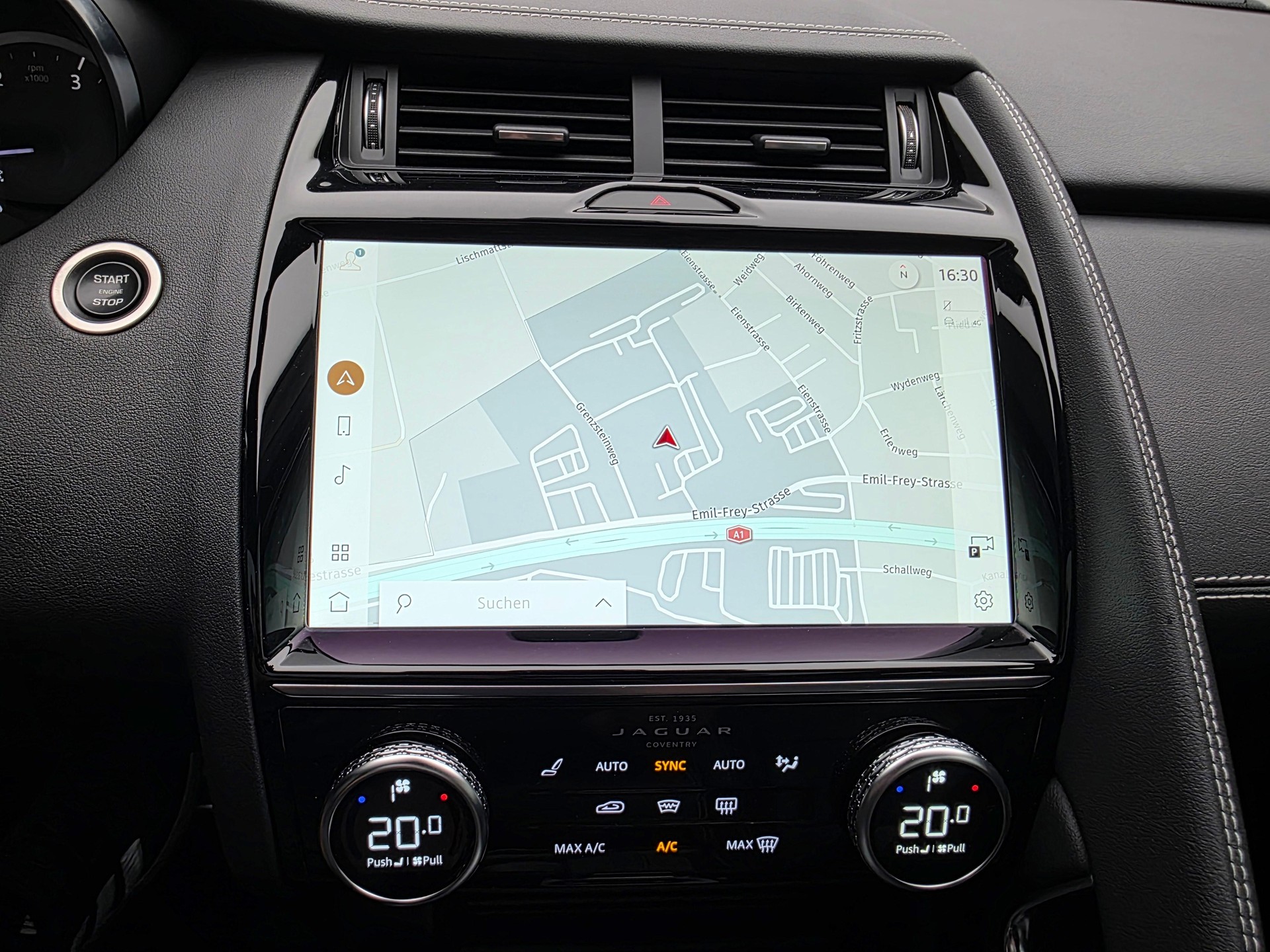 JAGUAR E-Pace 2.0 D I4 200 R-Dynamic Black AWD-image-13