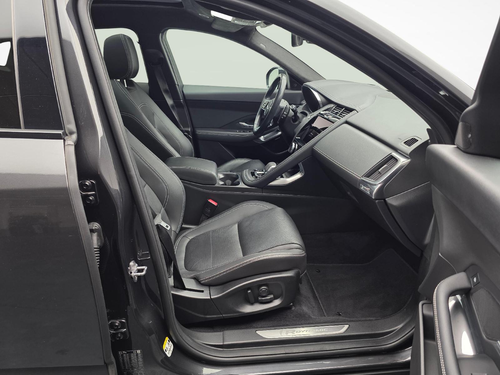 JAGUAR E-Pace 2.0 D I4 200 R-Dynamic Black AWD-image-9