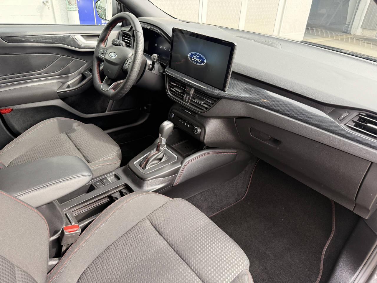 FORD Focus 1.0i EcoB Hybrid 155 ST-Line X-image-11
