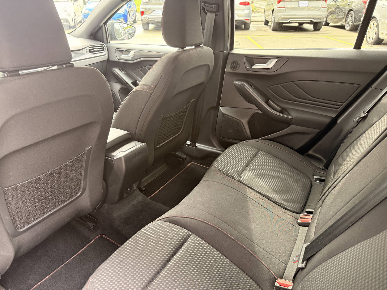 FORD Focus 1.0i EcoB Hybrid 155 ST-Line X-image-8