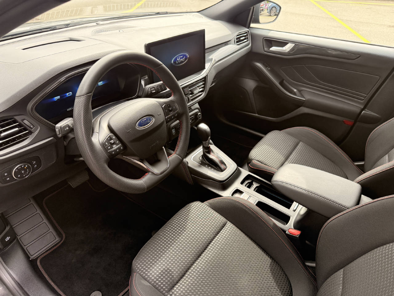 FORD Focus 1.0i EcoB Hybrid 155 ST-Line X-image-7