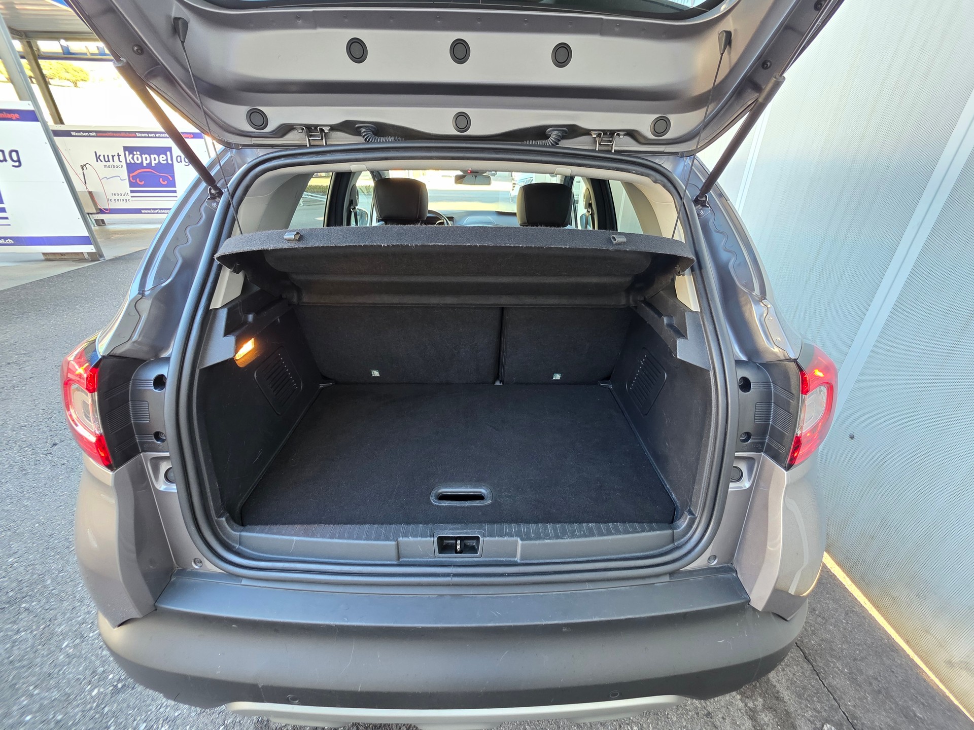 RENAULT Captur 1.5 dCi 90th Anniversary-image-3