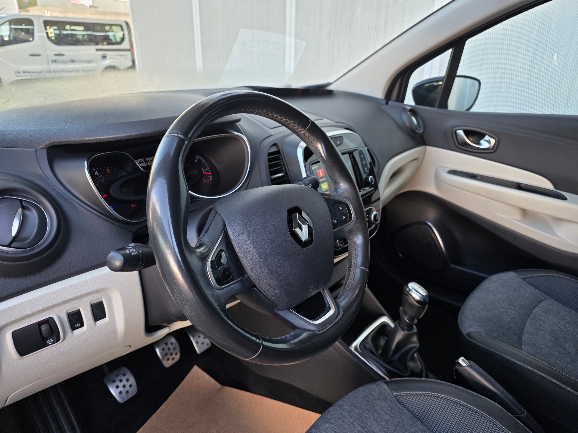 RENAULT Captur 1.5 dCi 90th Anniversary-image-5