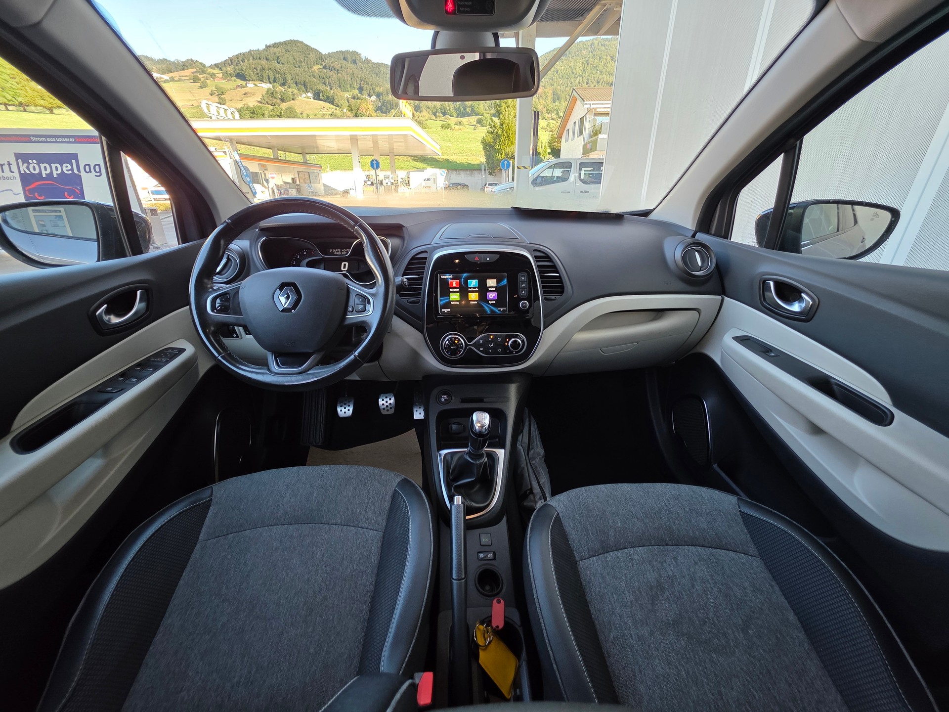 RENAULT Captur 1.5 dCi 90th Anniversary-image-6