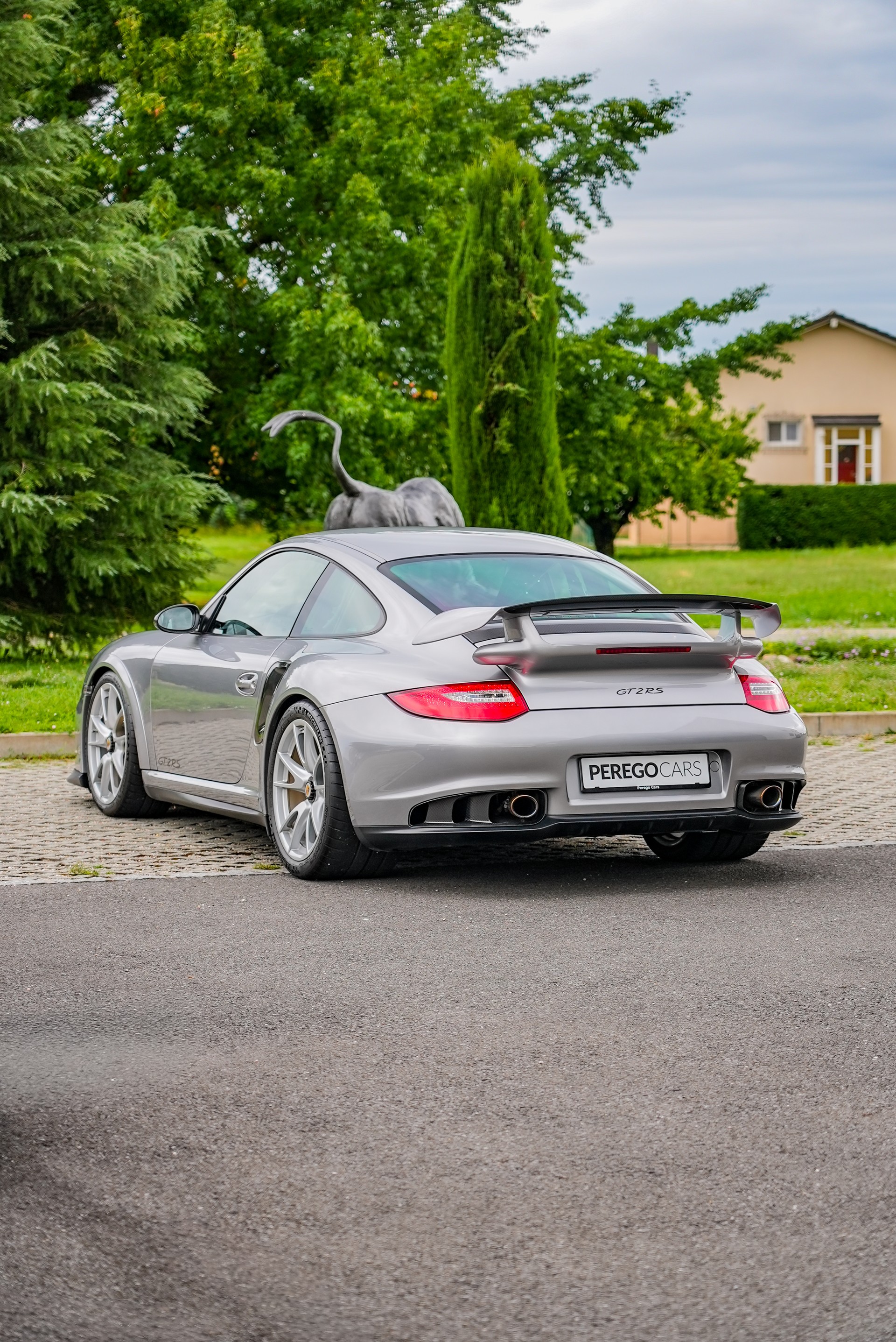 PORSCHE 911 GT2 RS-image-5
