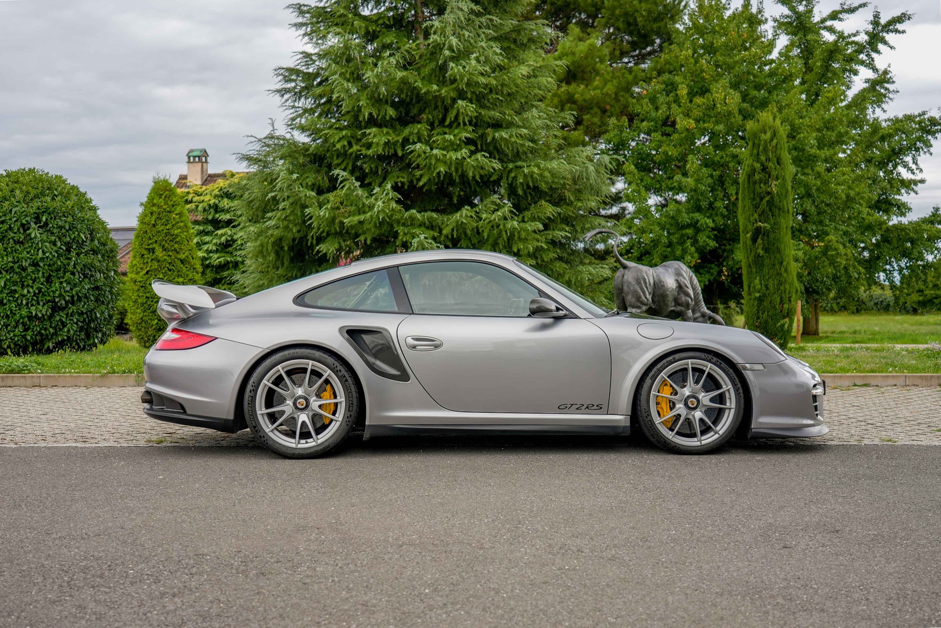 PORSCHE 911 GT2 RS-image-3