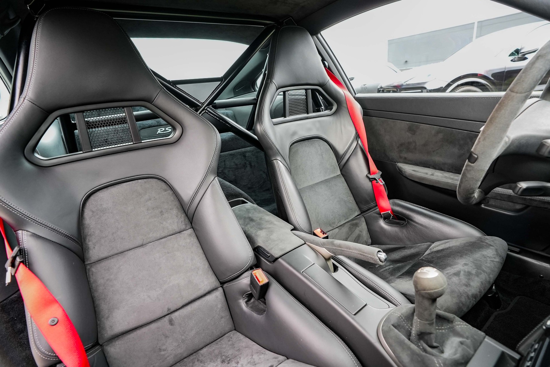 PORSCHE 911 GT2 RS-image-9