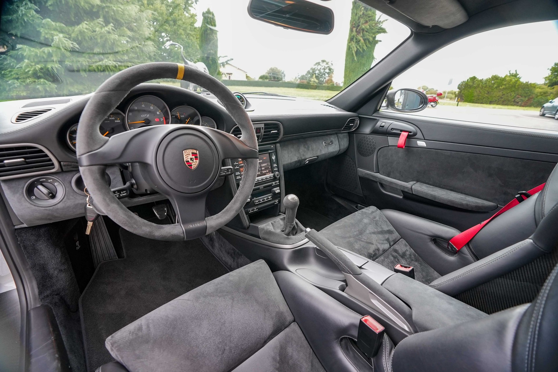 PORSCHE 911 GT2 RS-image-7