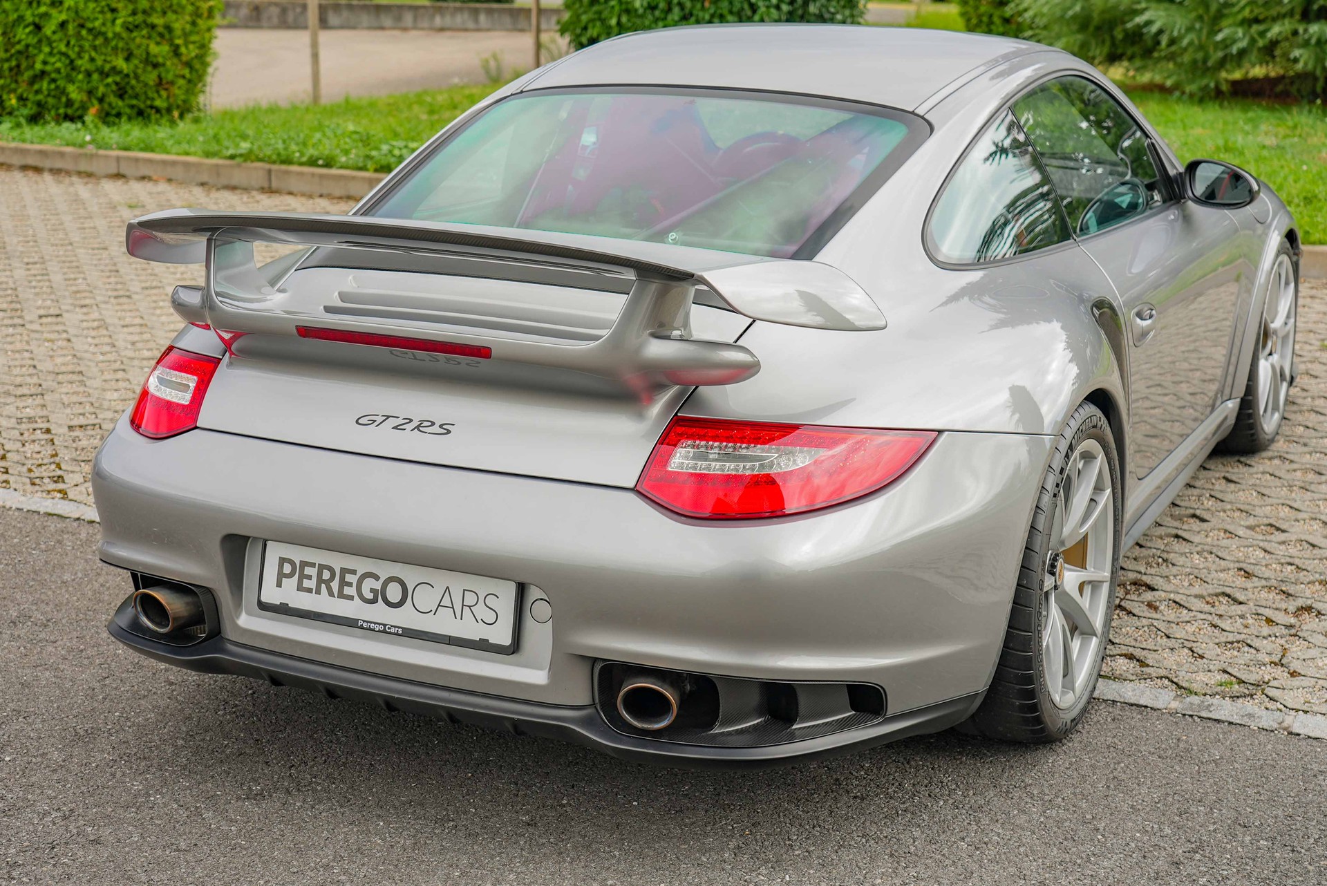 PORSCHE 911 GT2 RS-image-15