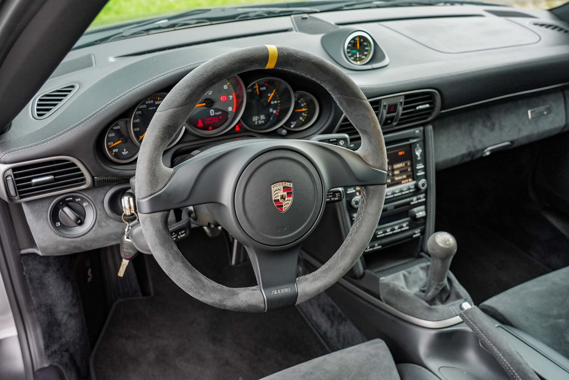PORSCHE 911 GT2 RS-image-6