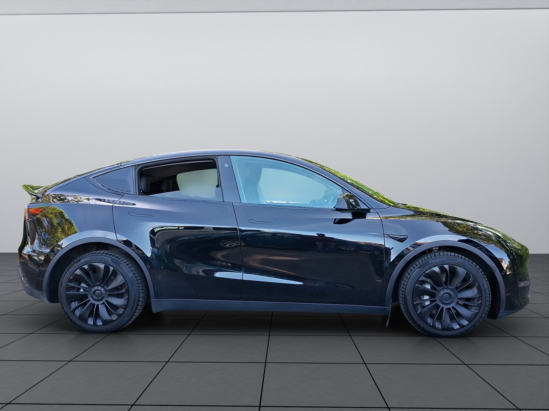 TESLA Model Y Long Range-image-4