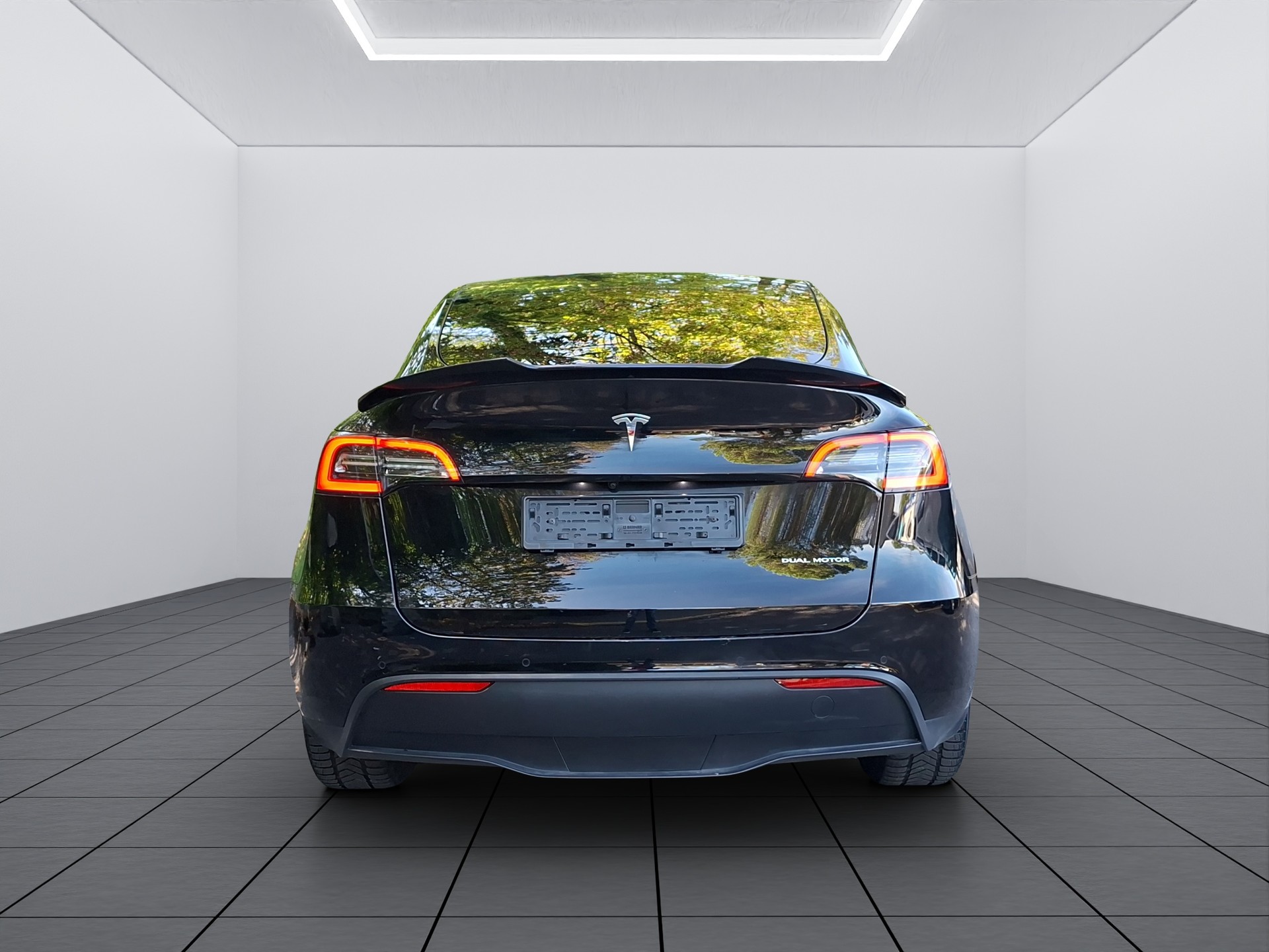 TESLA Model Y Long Range-image-2