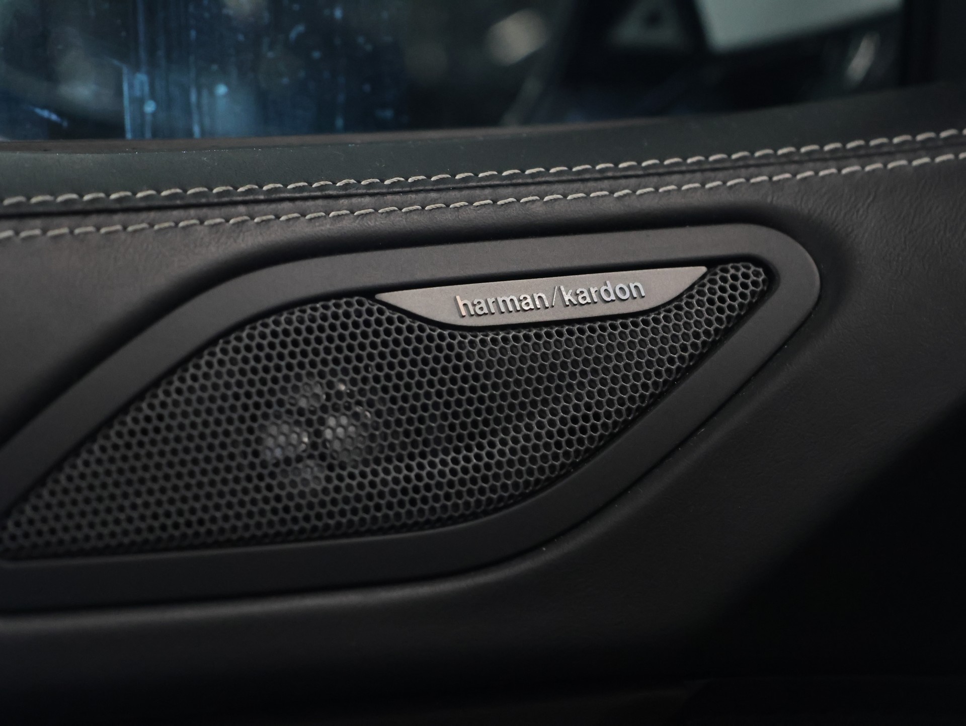 BMW M6 Gran Coupé Competition • INDIVIDUAL VOLL-LEDER •-image-36