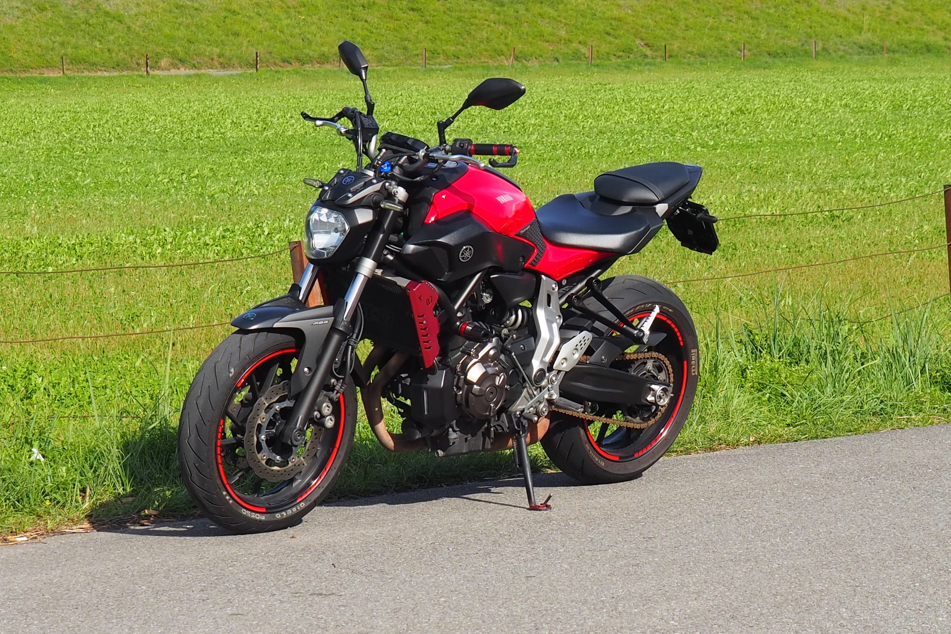 YAMAHA MT-07 (35KW)-showroom-element-2