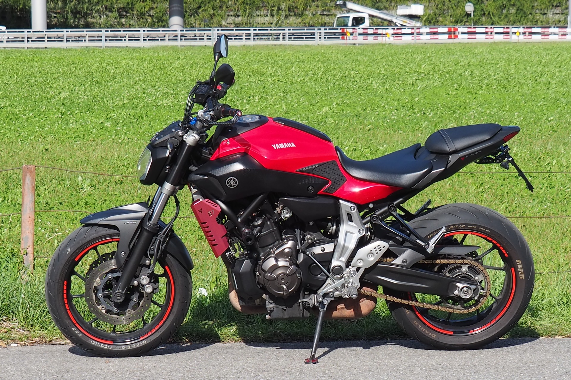 YAMAHA MT-07 (35KW)-showroom-element-1