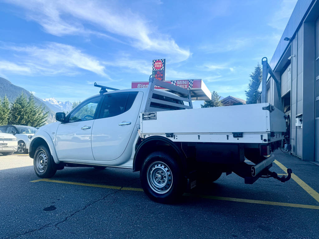 MITSUBISHI L 200 4x4 D-Cab pick-up 2.5 DID HP 178 4x4 Intense-image-3