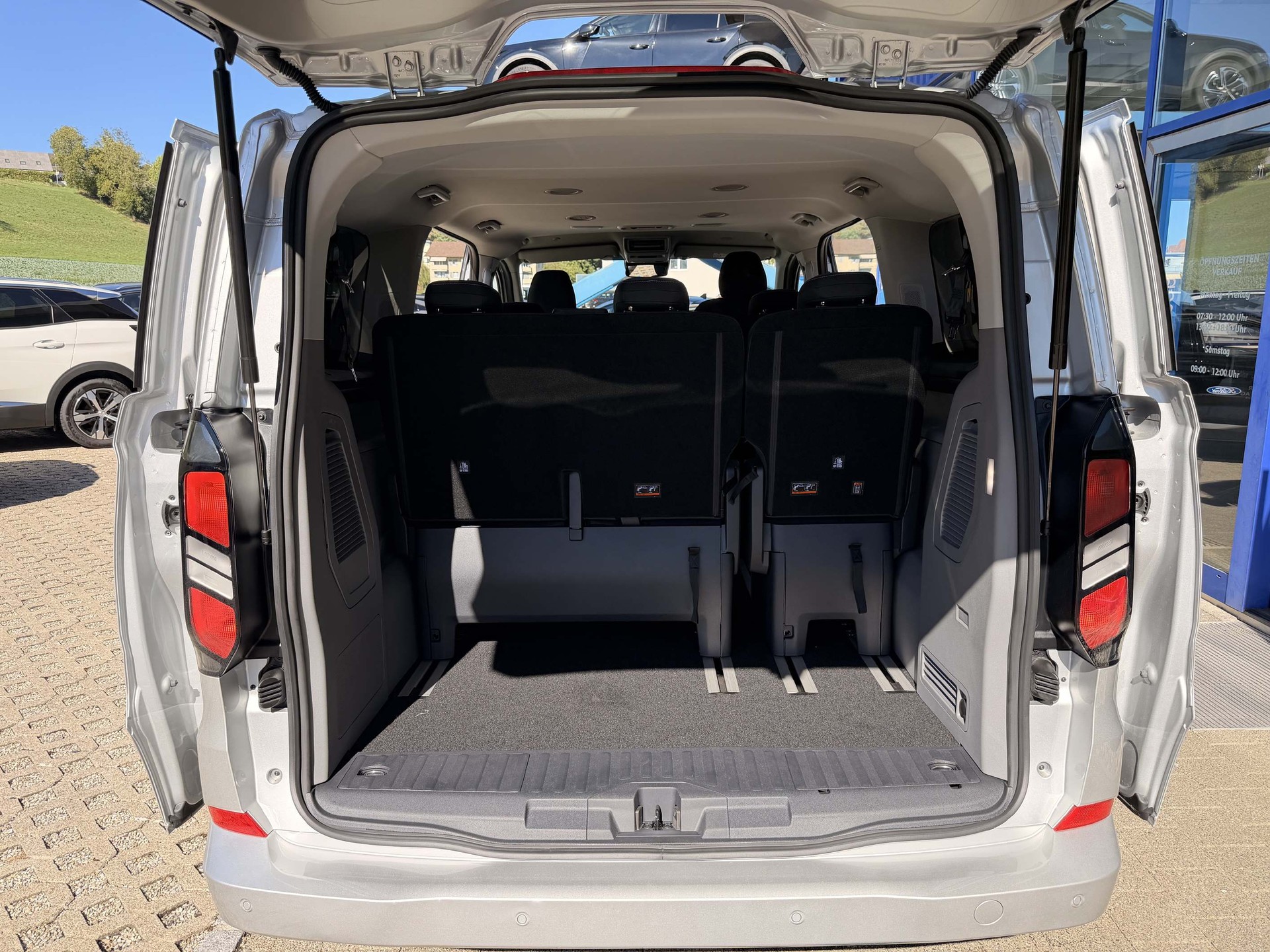 FORD Tourneo Custom 340 L1 2.5 Duratec 233 Titanium PHEV 9 Plätzer-image-9