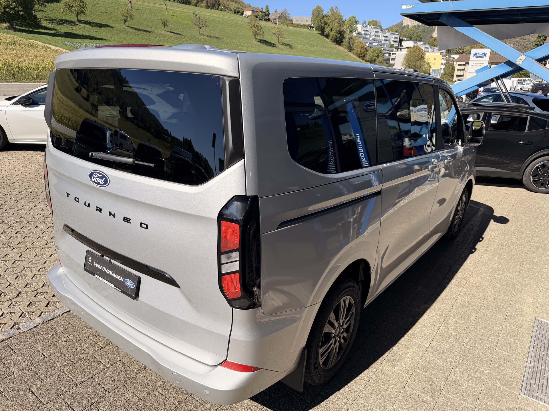 FORD Tourneo Custom 340 L1 2.5 Duratec 233 Titanium PHEV 9 Plätzer-image-4