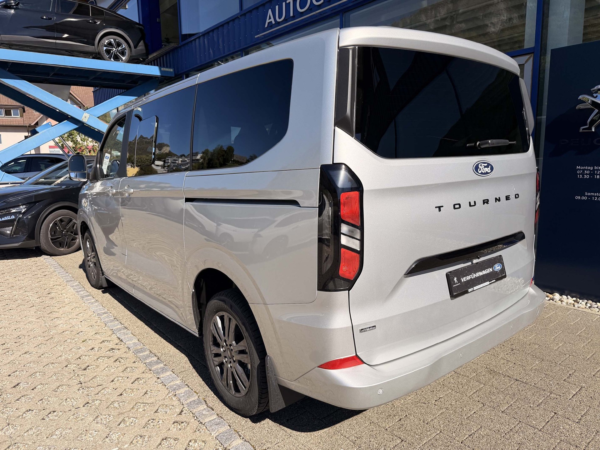 FORD Tourneo Custom 340 L1 2.5 Duratec 233 Titanium PHEV 9 Plätzer-image-6