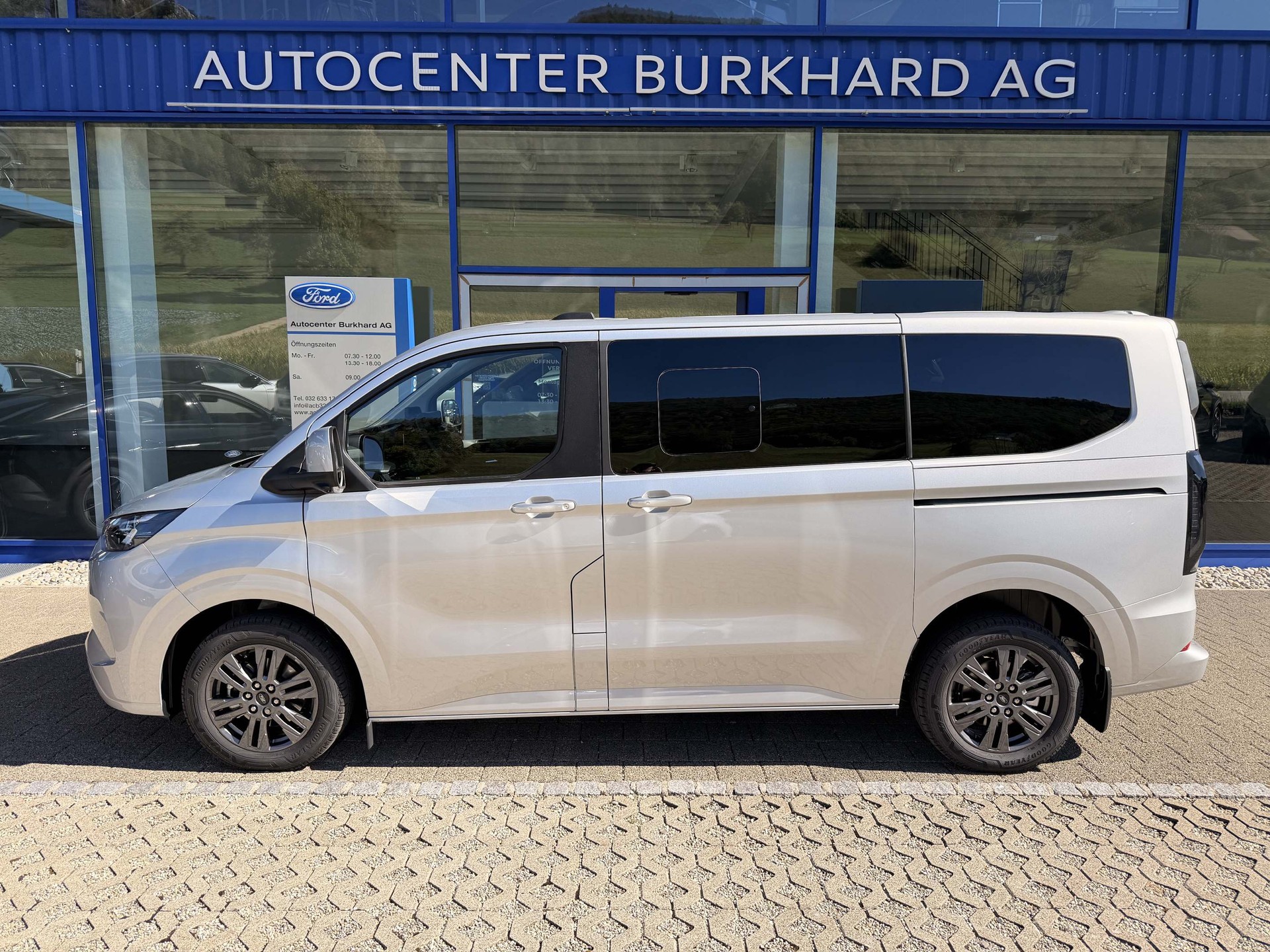 FORD Tourneo Custom 340 L1 2.5 Duratec 233 Titanium PHEV 9 Plätzer