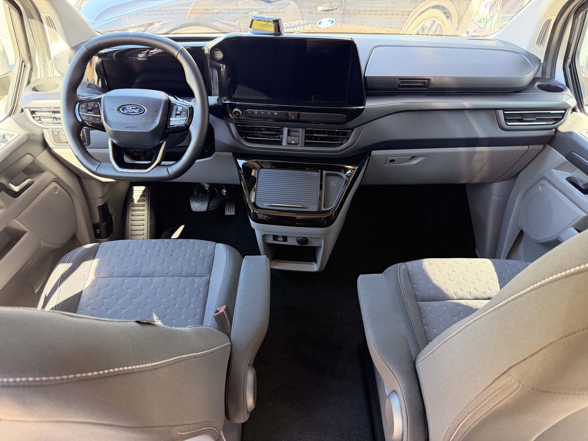 FORD Tourneo Custom 340 L1 2.5 Duratec 233 Titanium PHEV 9 Plätzer-image-11