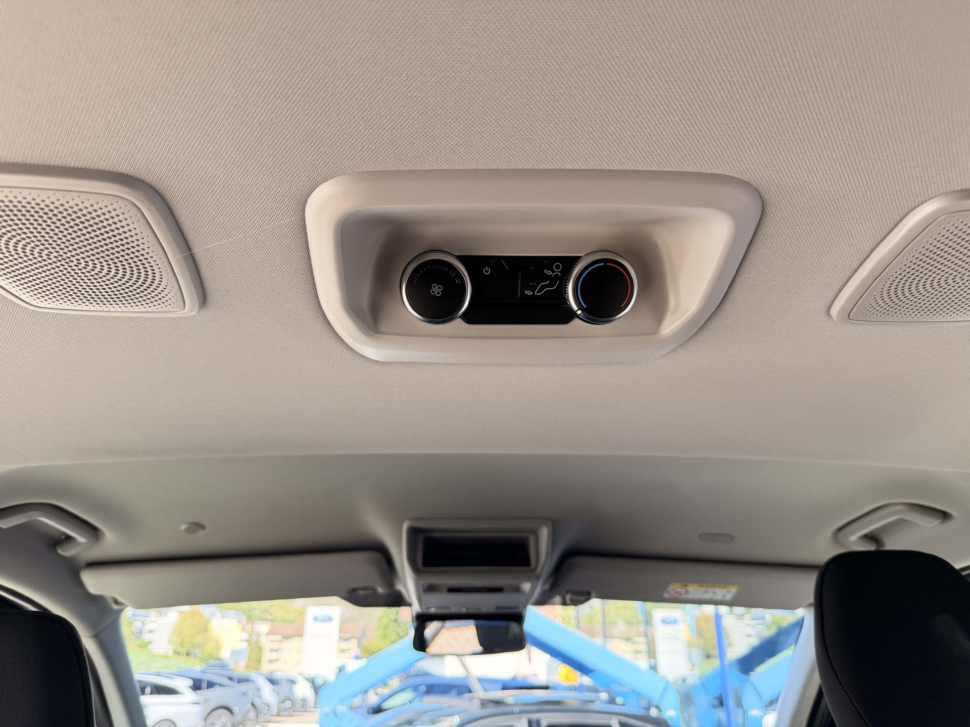 FORD Tourneo Custom 340 L1 2.5 Duratec 233 Titanium PHEV 9 Plätzer-image-13