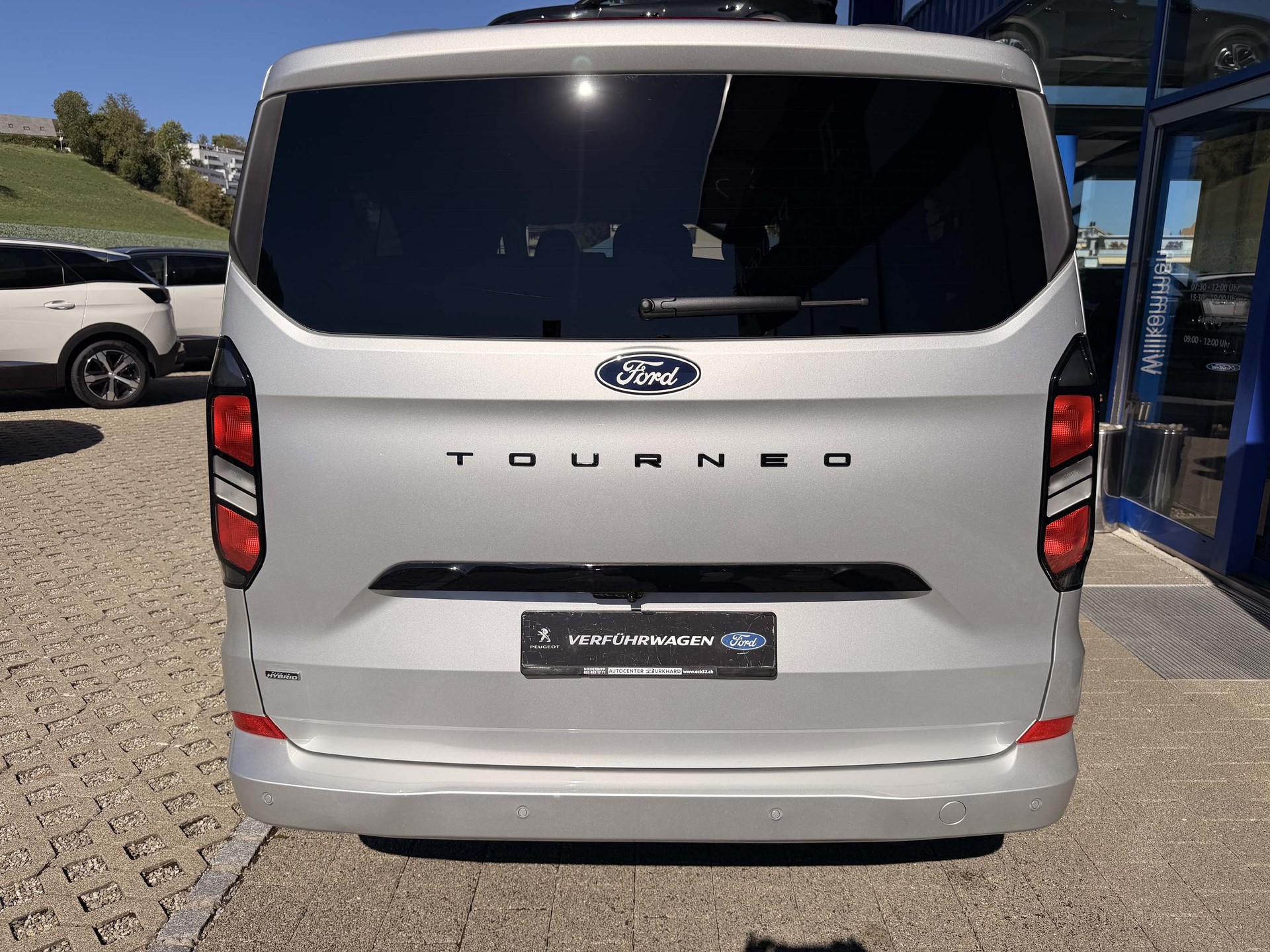 FORD Tourneo Custom 340 L1 2.5 Duratec 233 Titanium PHEV 9 Plätzer-image-5
