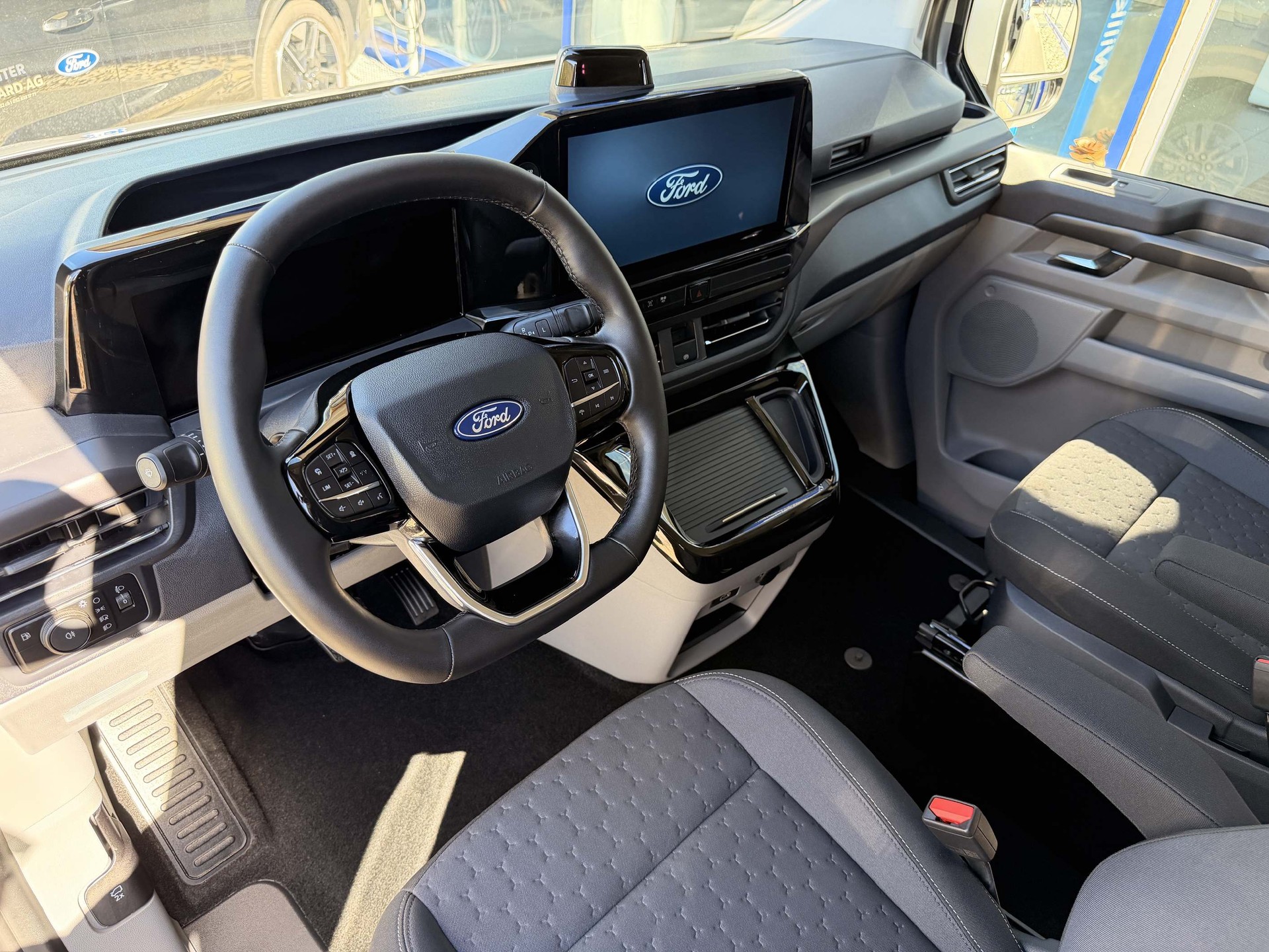 FORD Tourneo Custom 340 L1 2.5 Duratec 233 Titanium PHEV 9 Plätzer-image-10