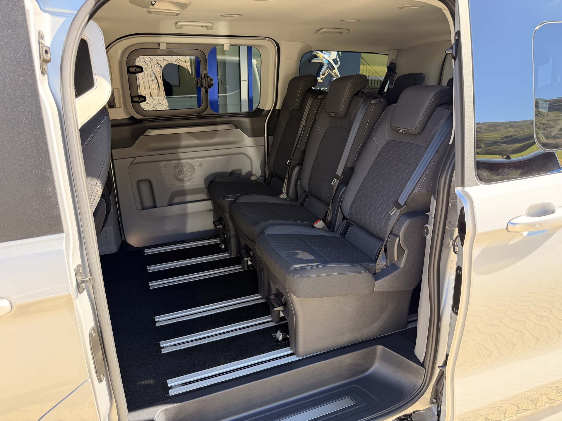 FORD Tourneo Custom 340 L1 2.5 Duratec 233 Titanium PHEV 9 Plätzer-image-8
