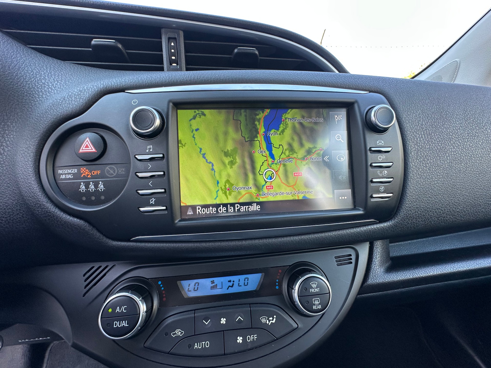 TOYOTA Yaris 1.5 VVT-i Hybrid Comfort e-CVT-image-16