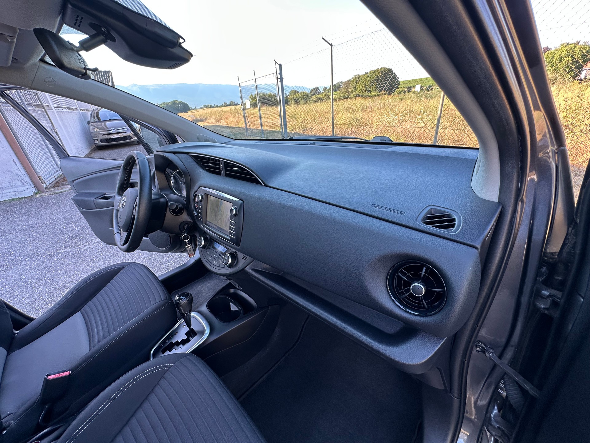 TOYOTA Yaris 1.5 VVT-i Hybrid Comfort e-CVT-image-19