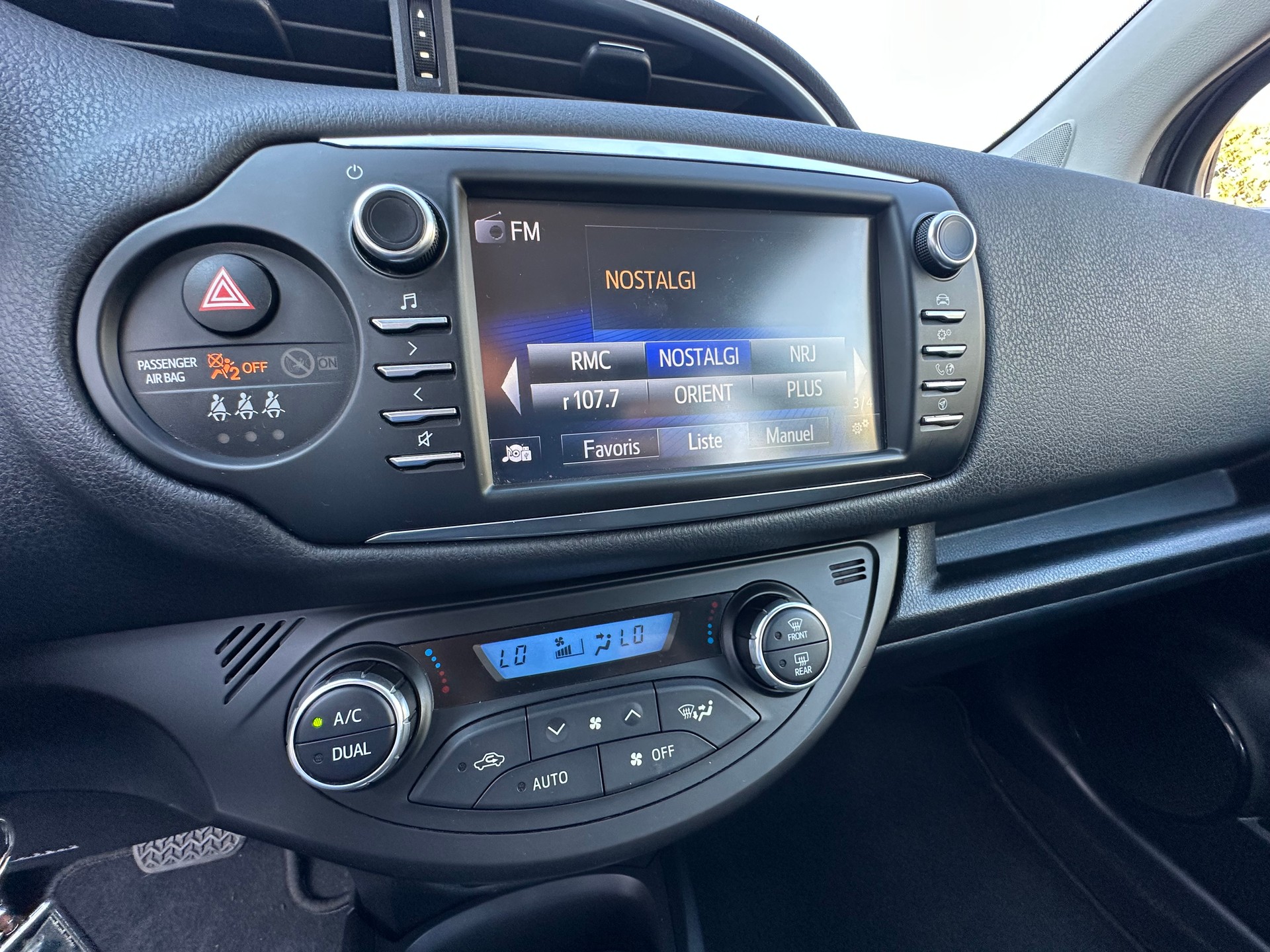 TOYOTA Yaris 1.5 VVT-i Hybrid Comfort e-CVT-image-14