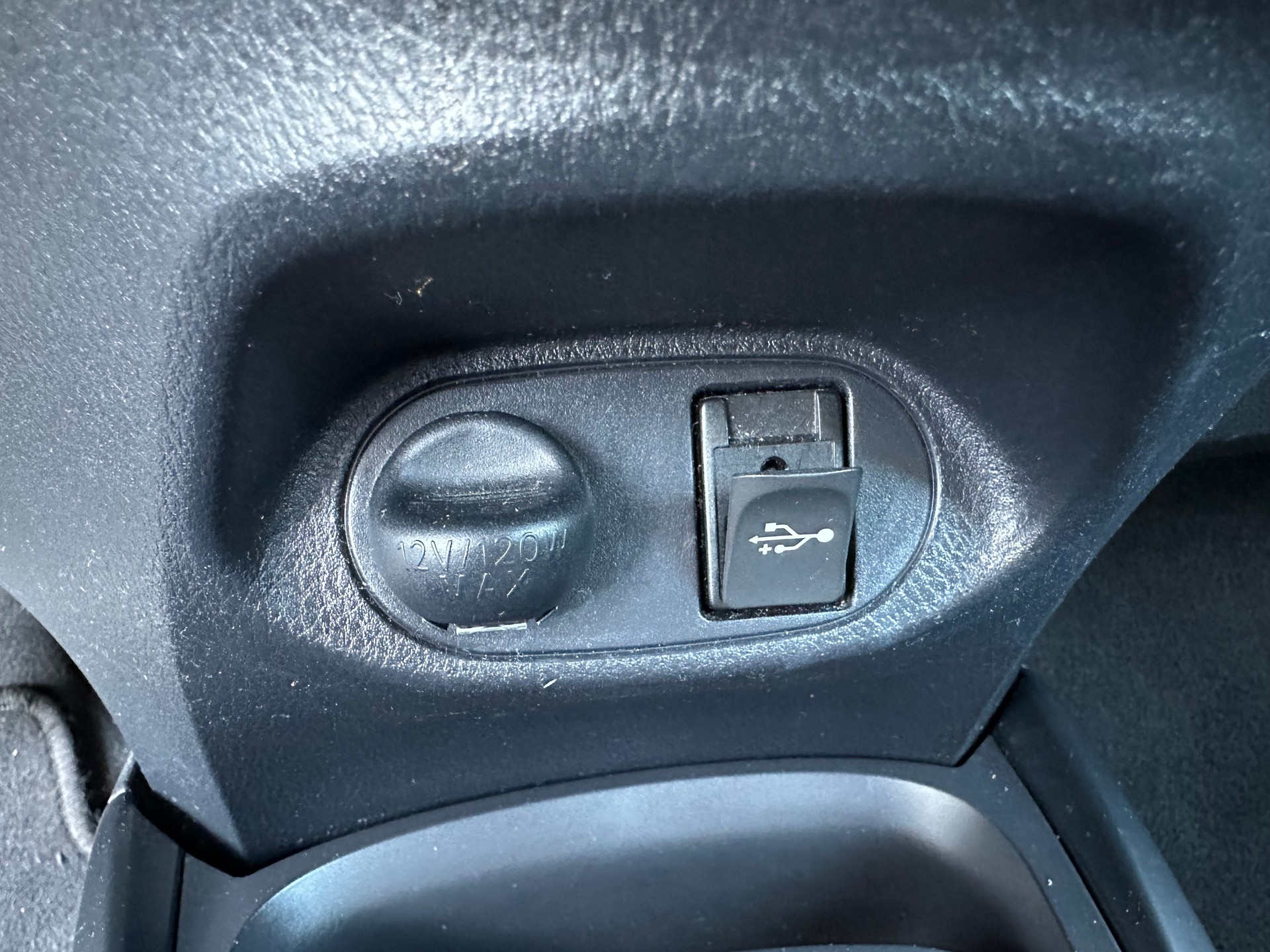 TOYOTA Yaris 1.5 VVT-i Hybrid Comfort e-CVT-image-26