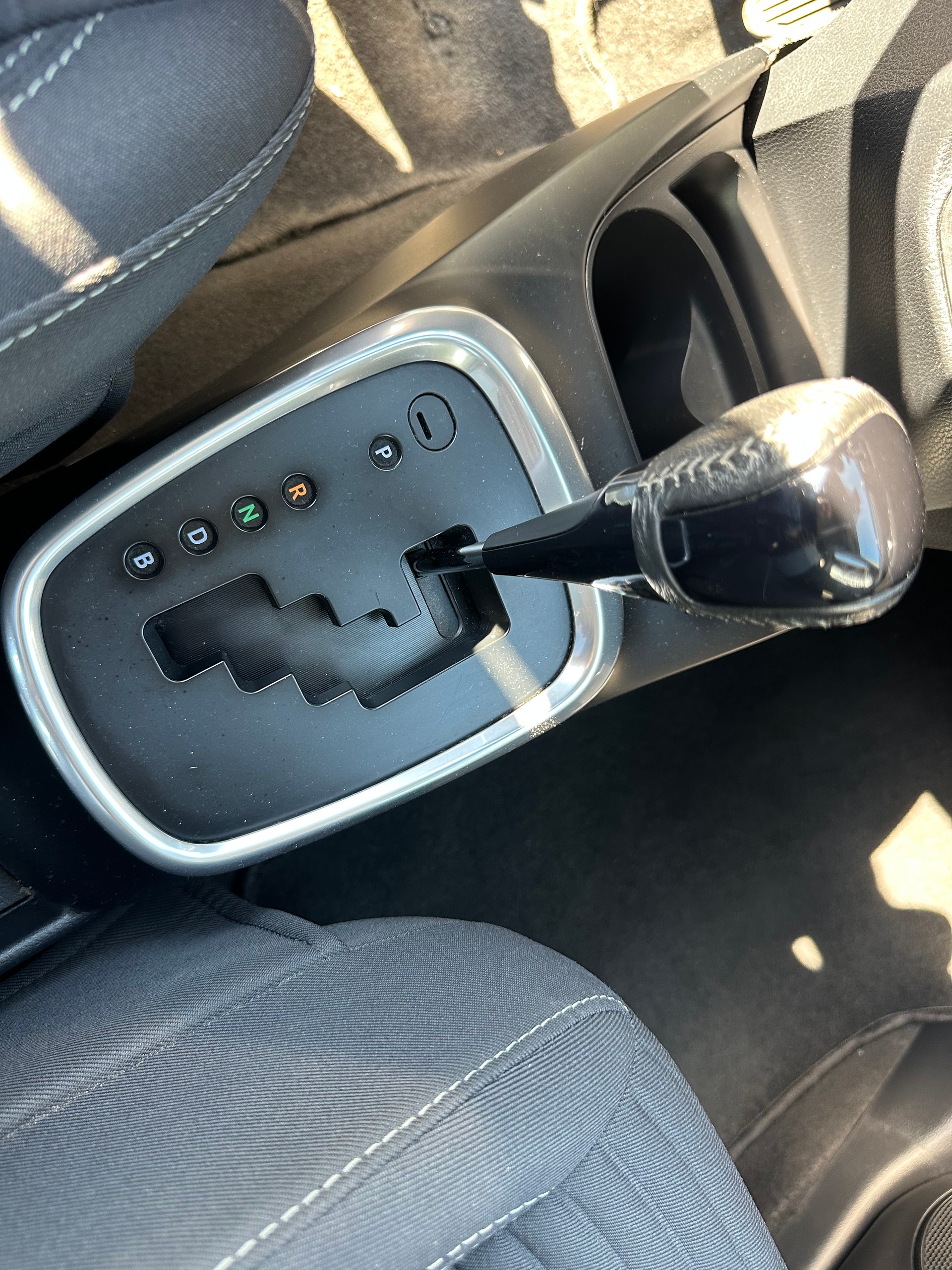 TOYOTA Yaris 1.5 VVT-i Hybrid Comfort e-CVT-image-12