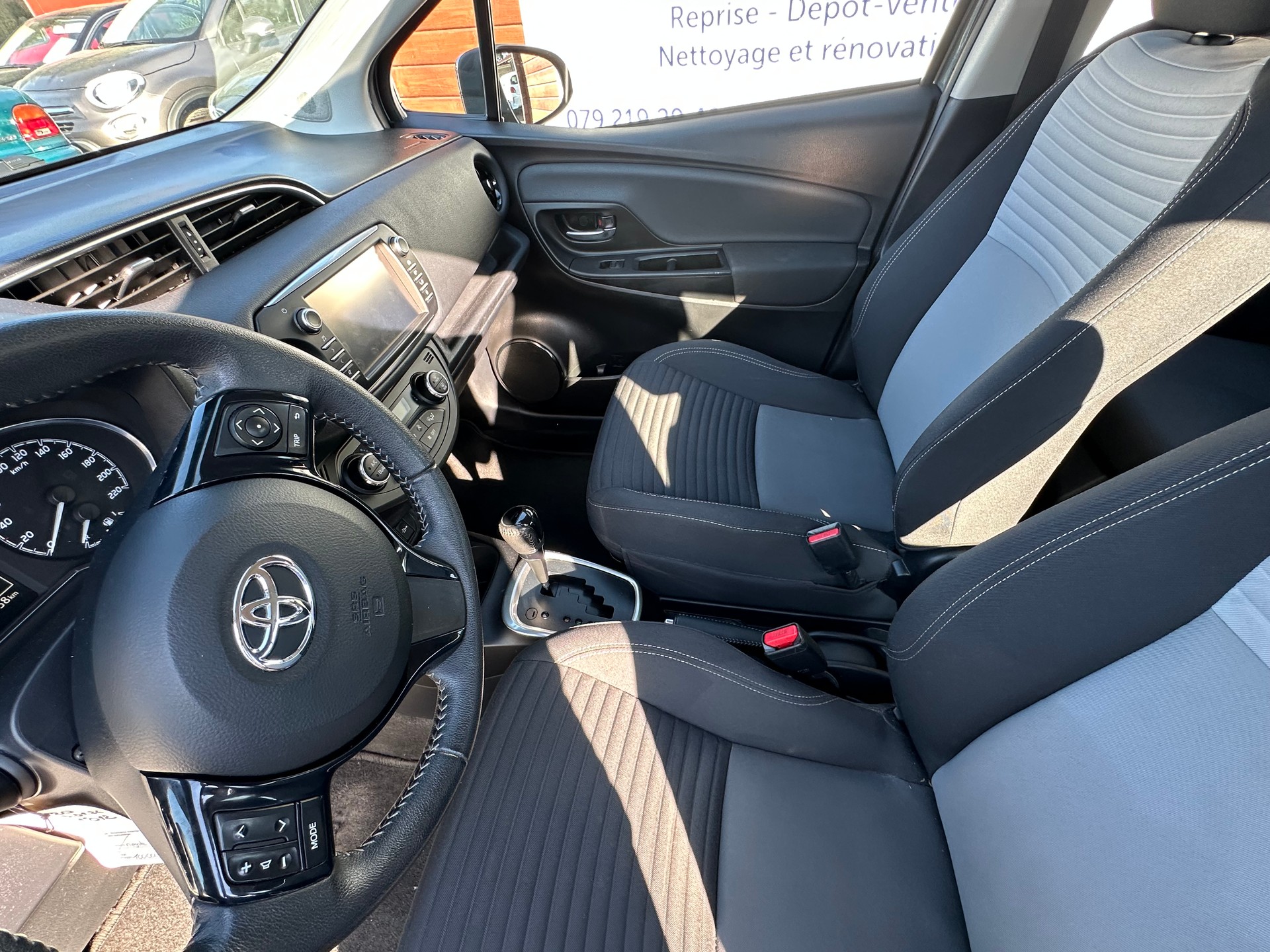 TOYOTA Yaris 1.5 VVT-i Hybrid Comfort e-CVT-image-11