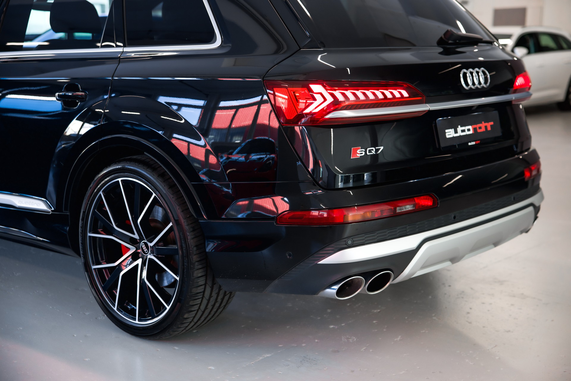 AUDI SQ7 TFSI quattro tiptronic-image-13