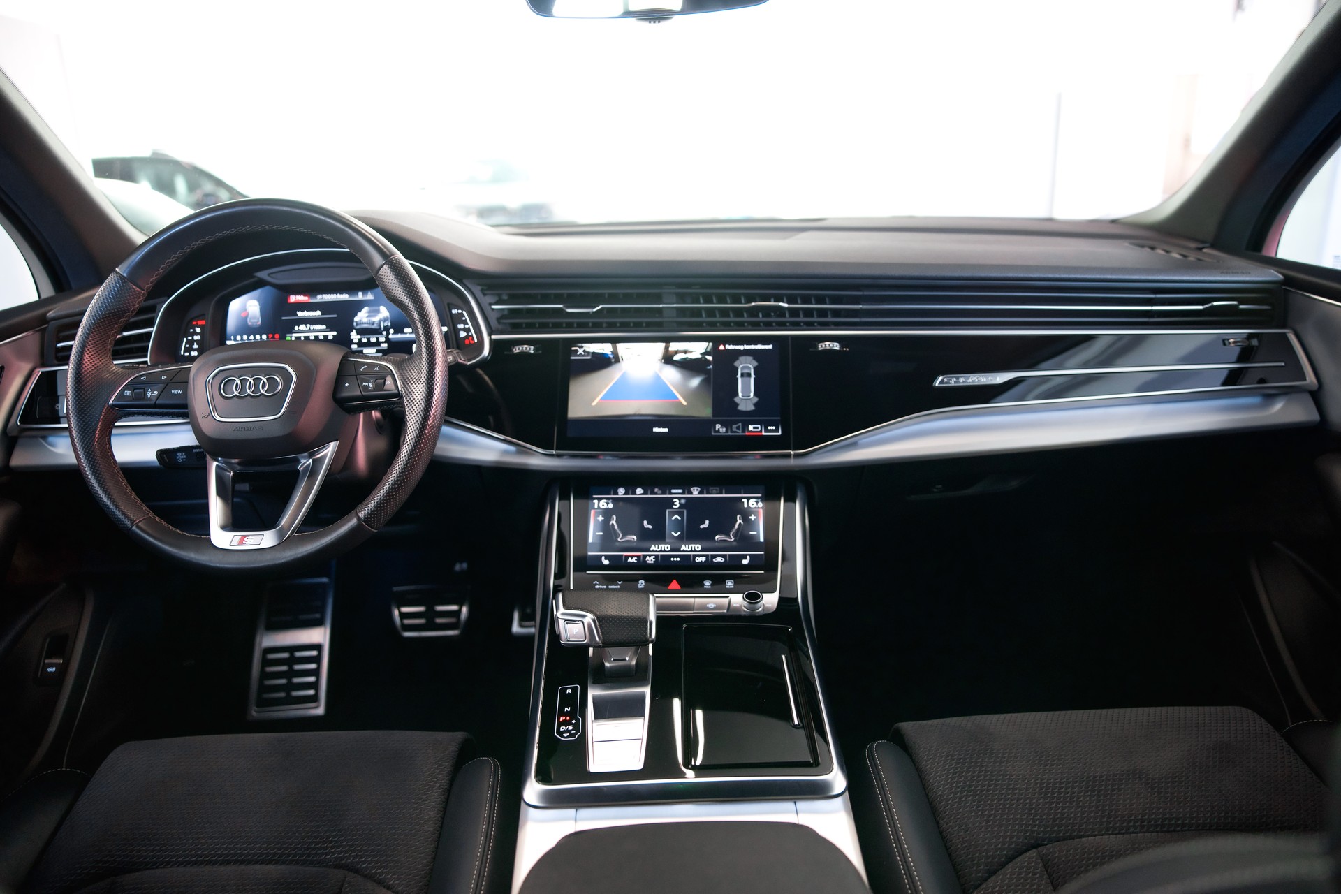 AUDI SQ7 TFSI quattro tiptronic-image-17