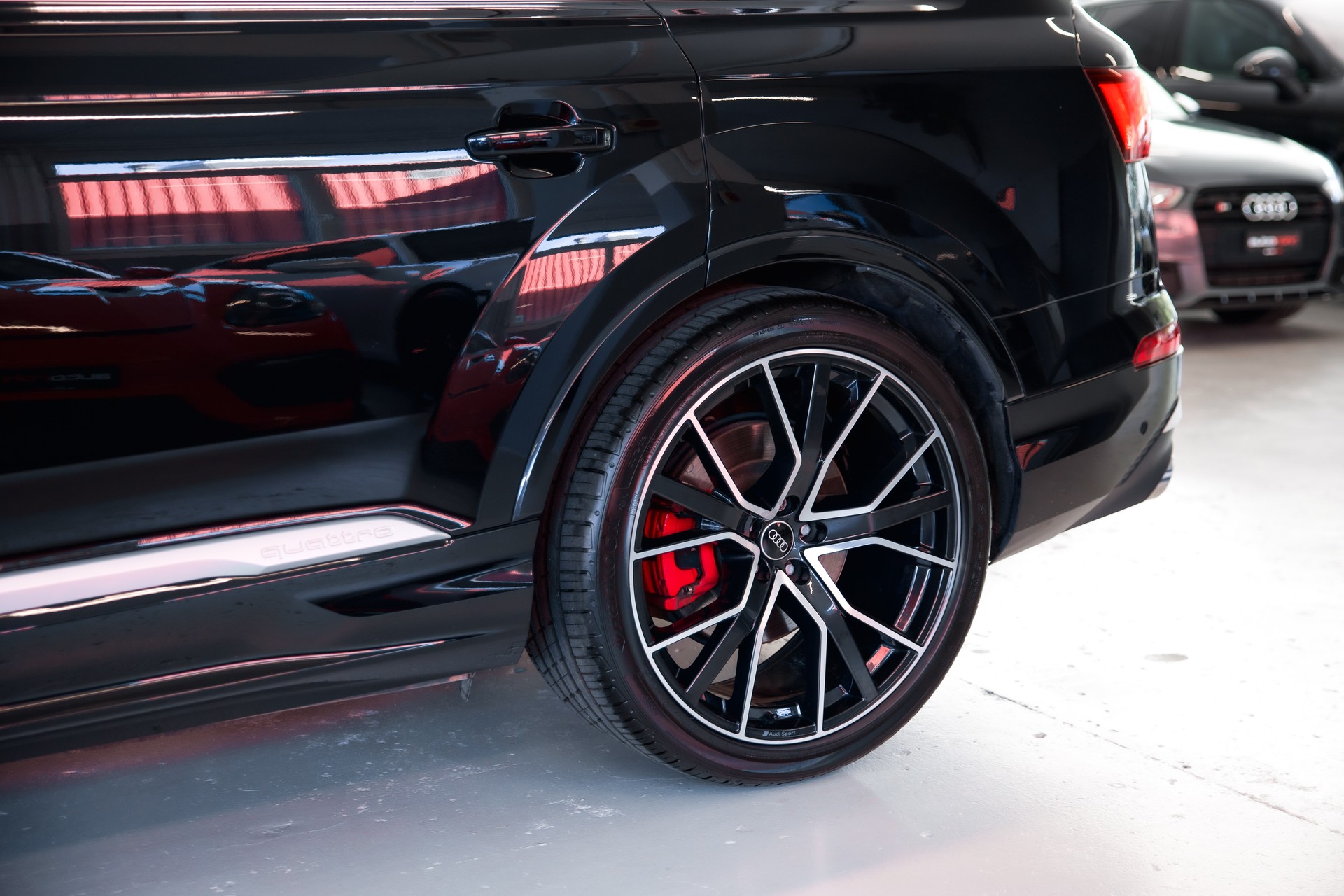 AUDI SQ7 TFSI quattro tiptronic-image-16