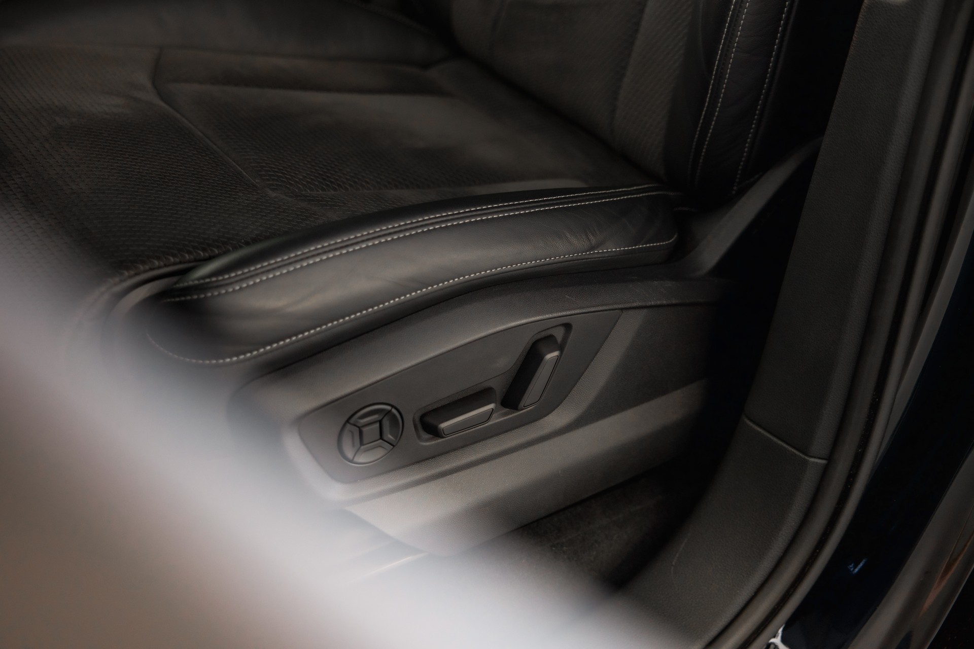 AUDI SQ7 TFSI quattro tiptronic-image-21