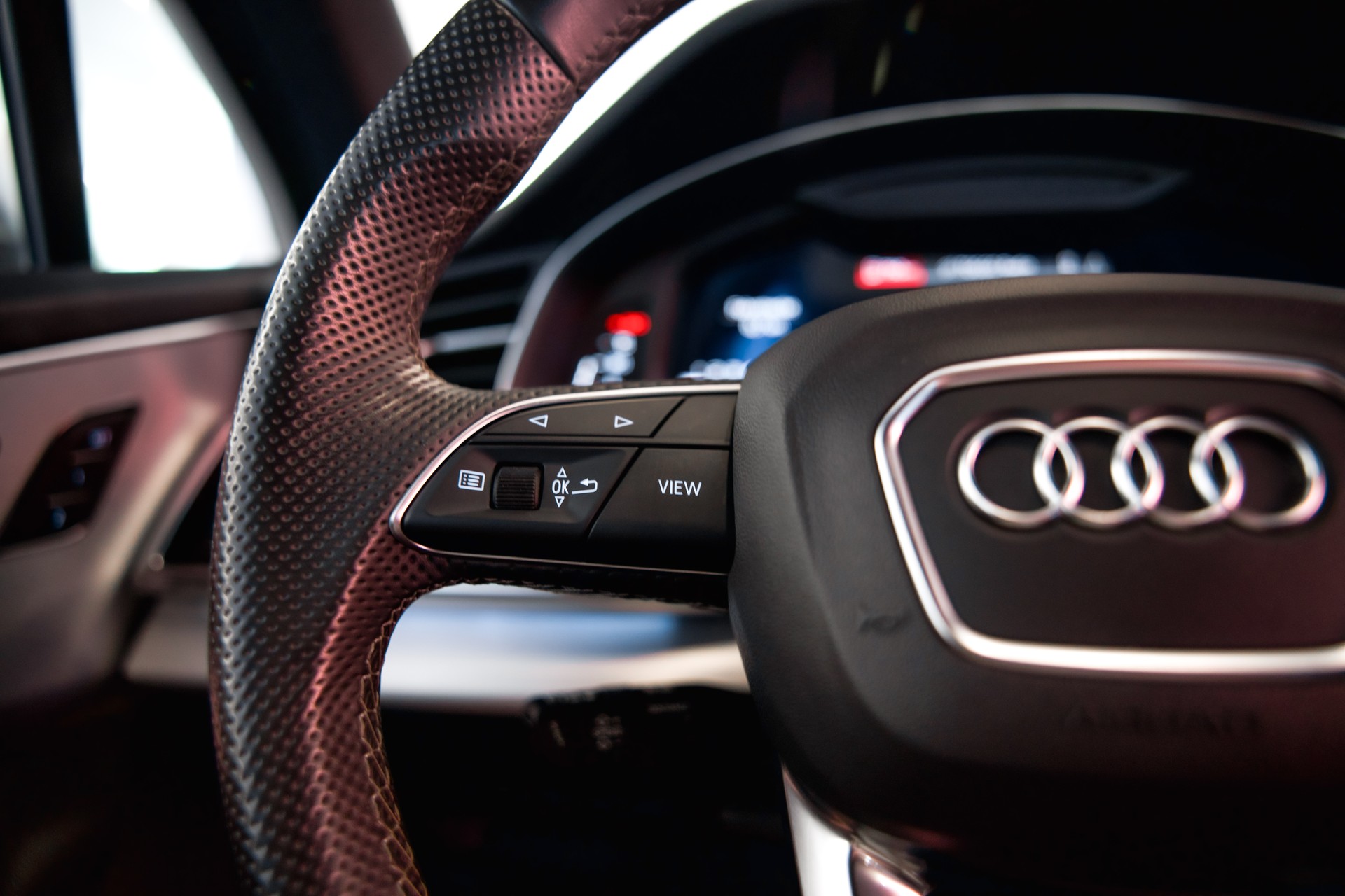 AUDI SQ7 TFSI quattro tiptronic-image-27