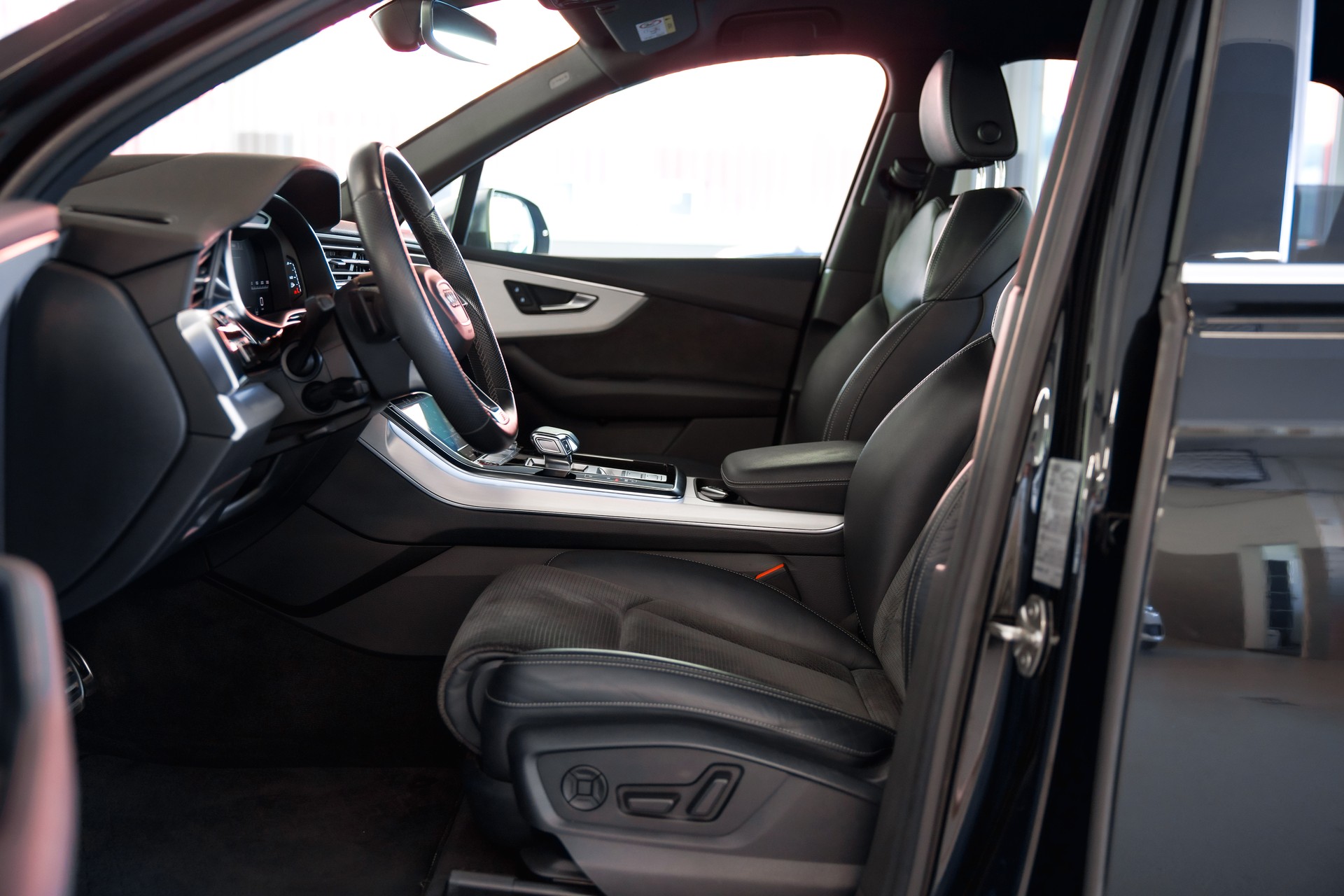 AUDI SQ7 TFSI quattro tiptronic-image-19