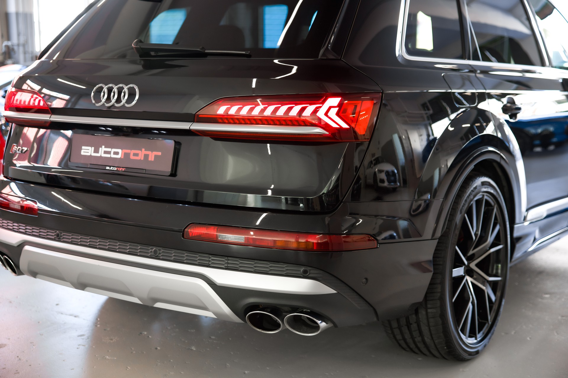 AUDI SQ7 TFSI quattro tiptronic-image-12