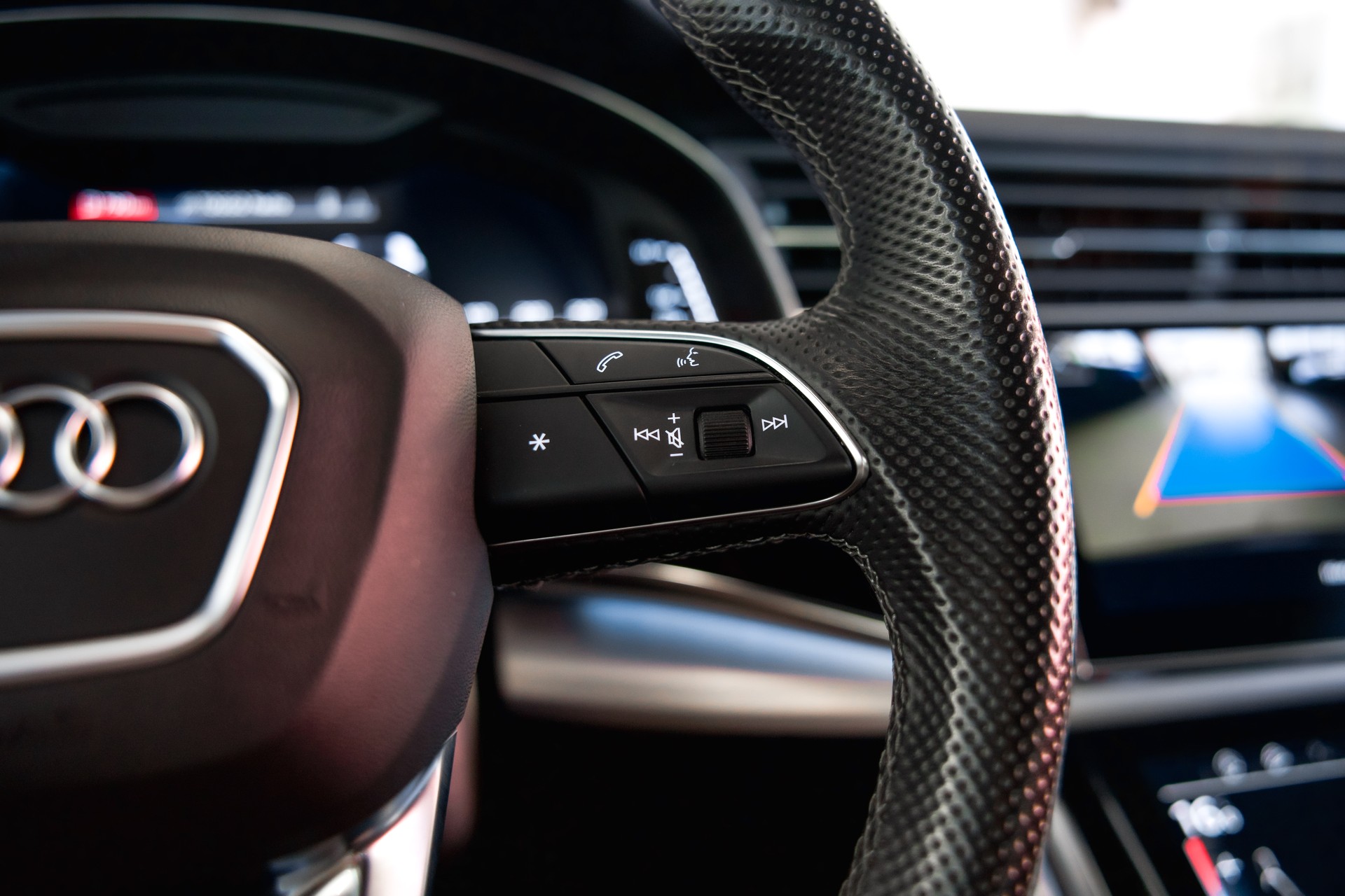 AUDI SQ7 TFSI quattro tiptronic-image-28