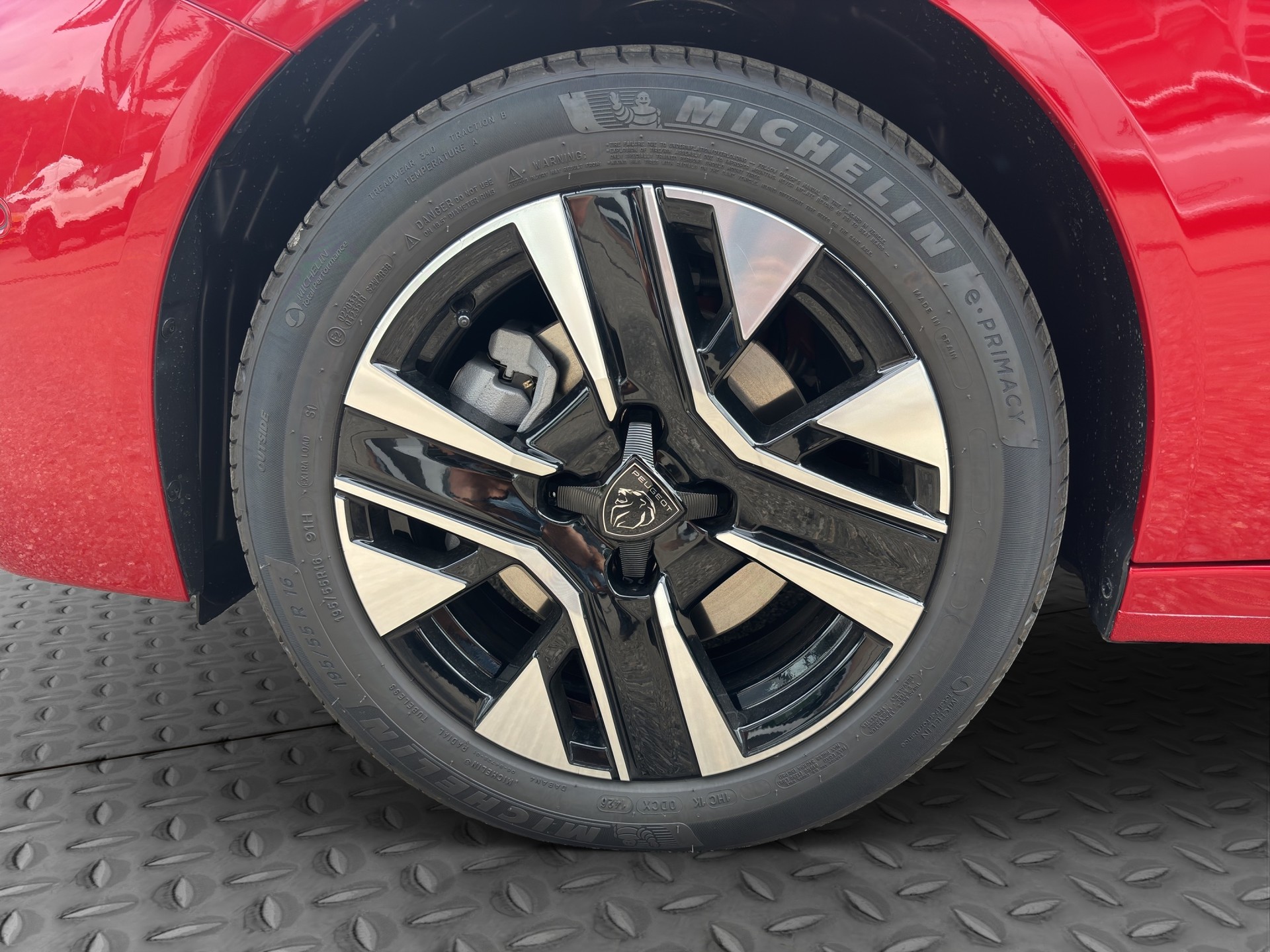 PEUGEOT 208 1.2 MHEV 110 Allure-image-23