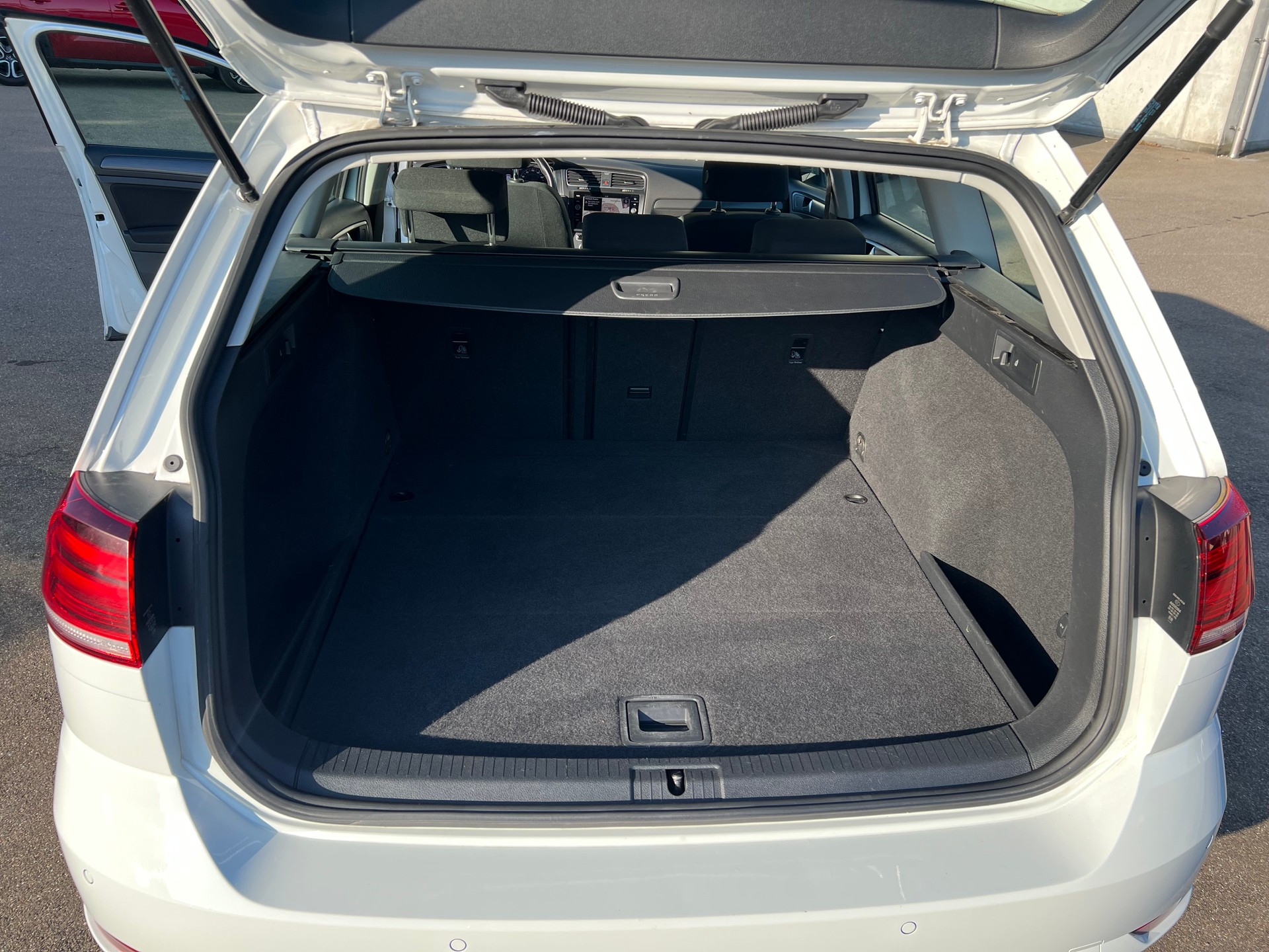 VW Golf Variant 2.0 TDI Comfortline 4Motion DSG-image-23