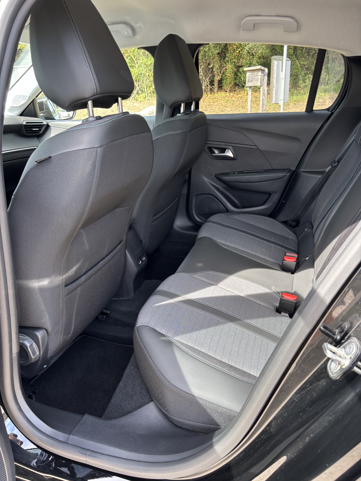 PEUGEOT e-Allure Pack-image-8