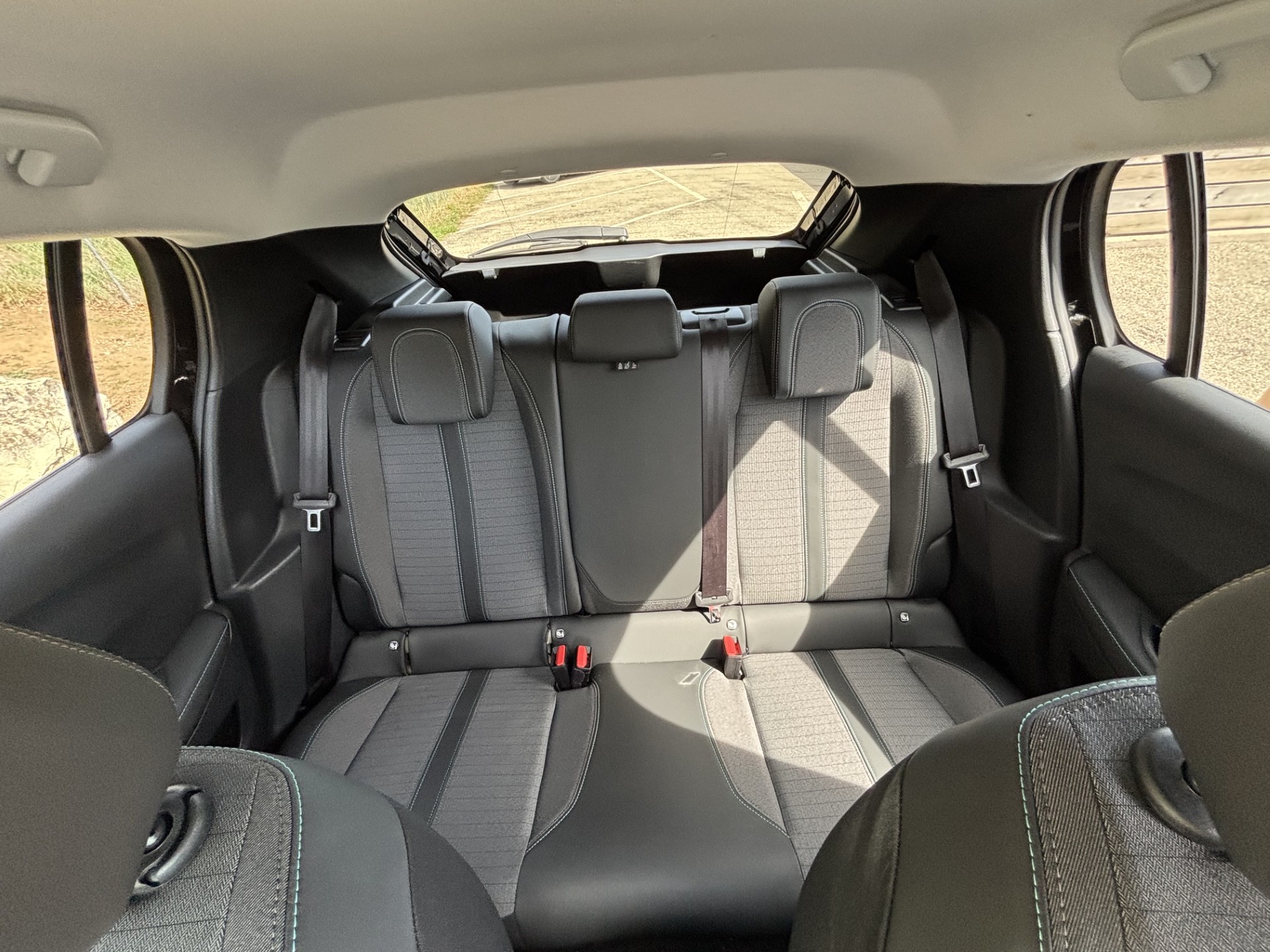 PEUGEOT e-Allure Pack-image-13