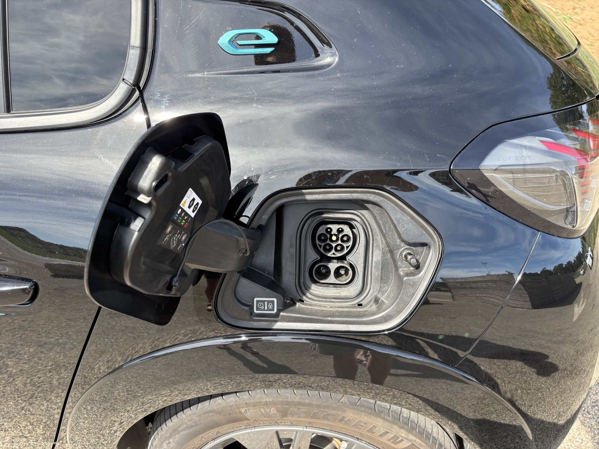 PEUGEOT e-Allure Pack-image-9